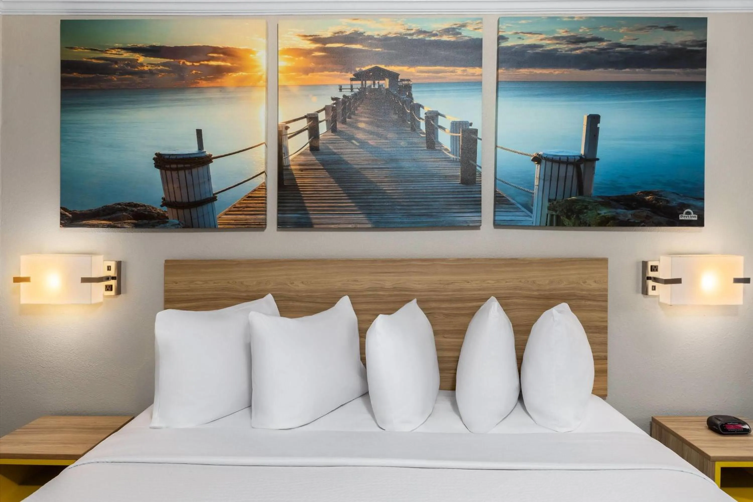 Photo of the whole room, Bed in Days Inn by Wyndham Slidell