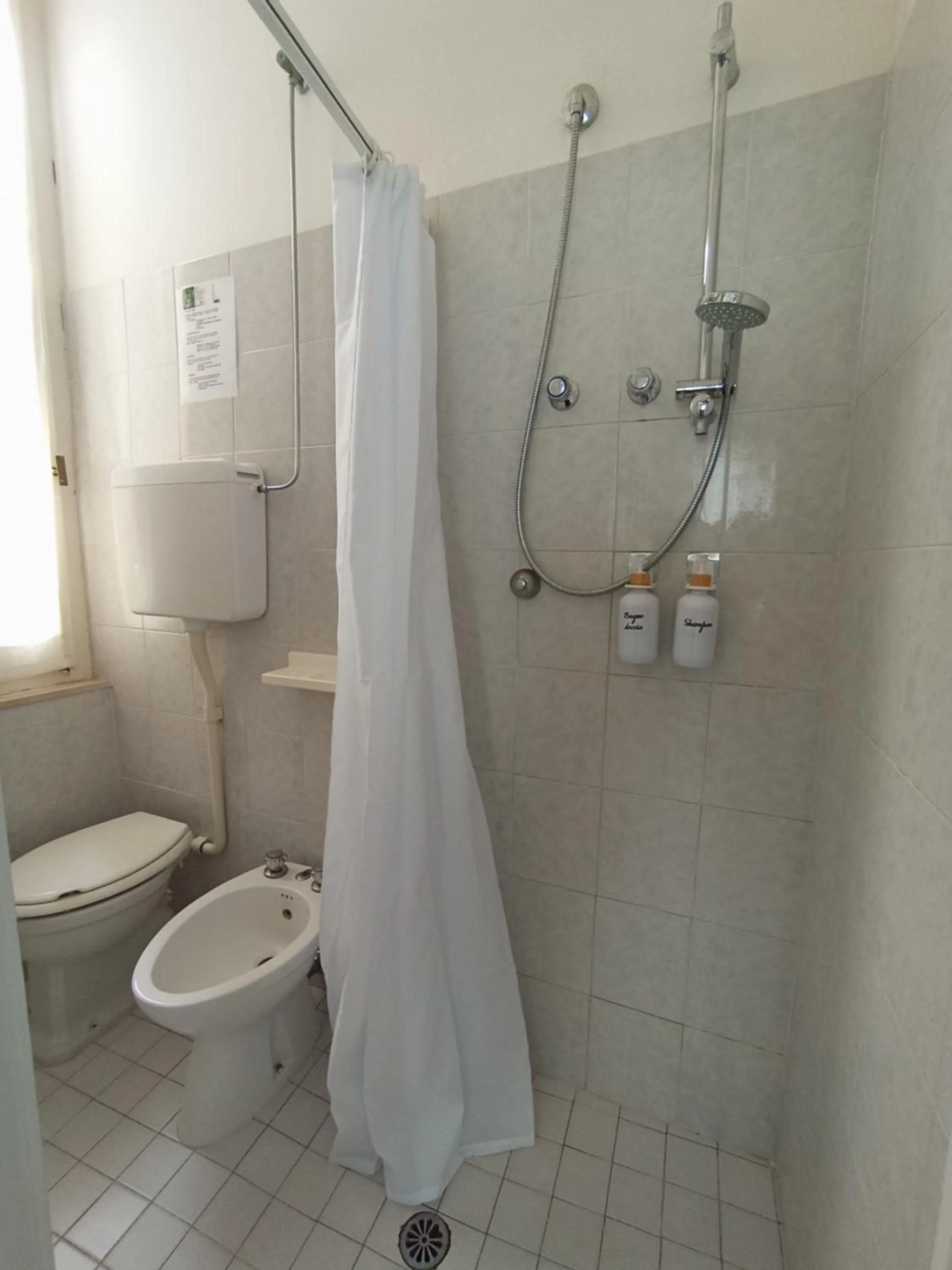 Shower in Hotel Villa Pozzi