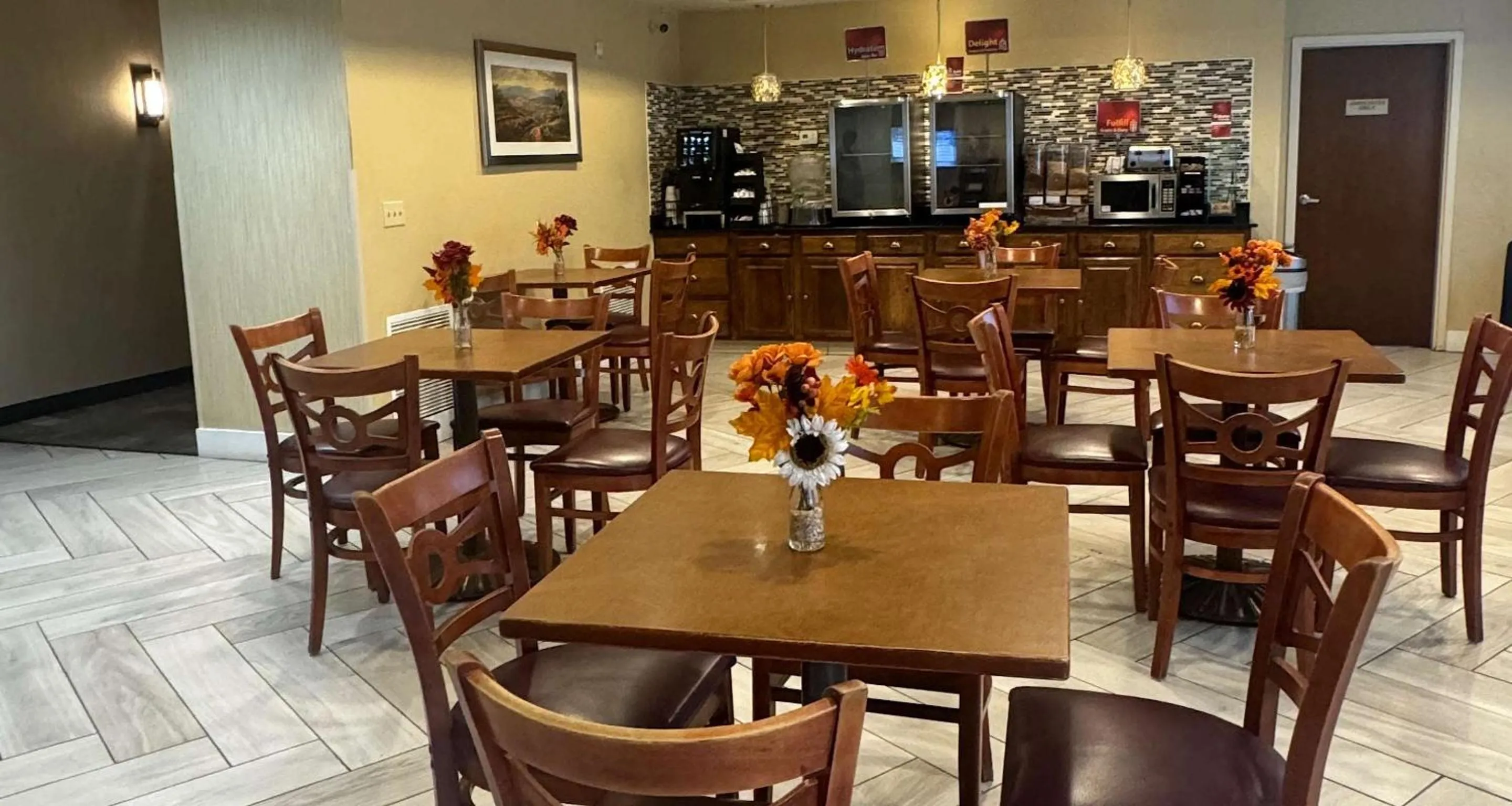 Breakfast in Best Western PLUS Hannaford Inn & Suites