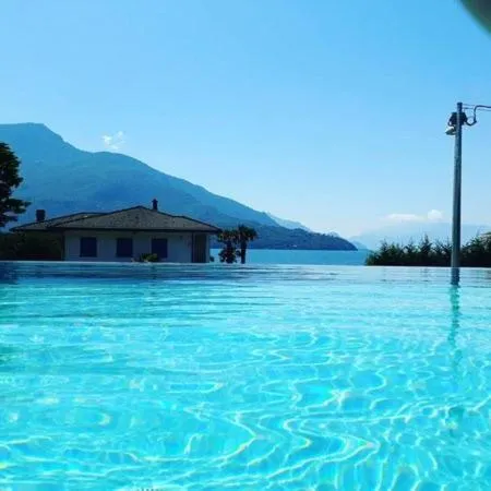 Swimming pool in Hotel Domaso