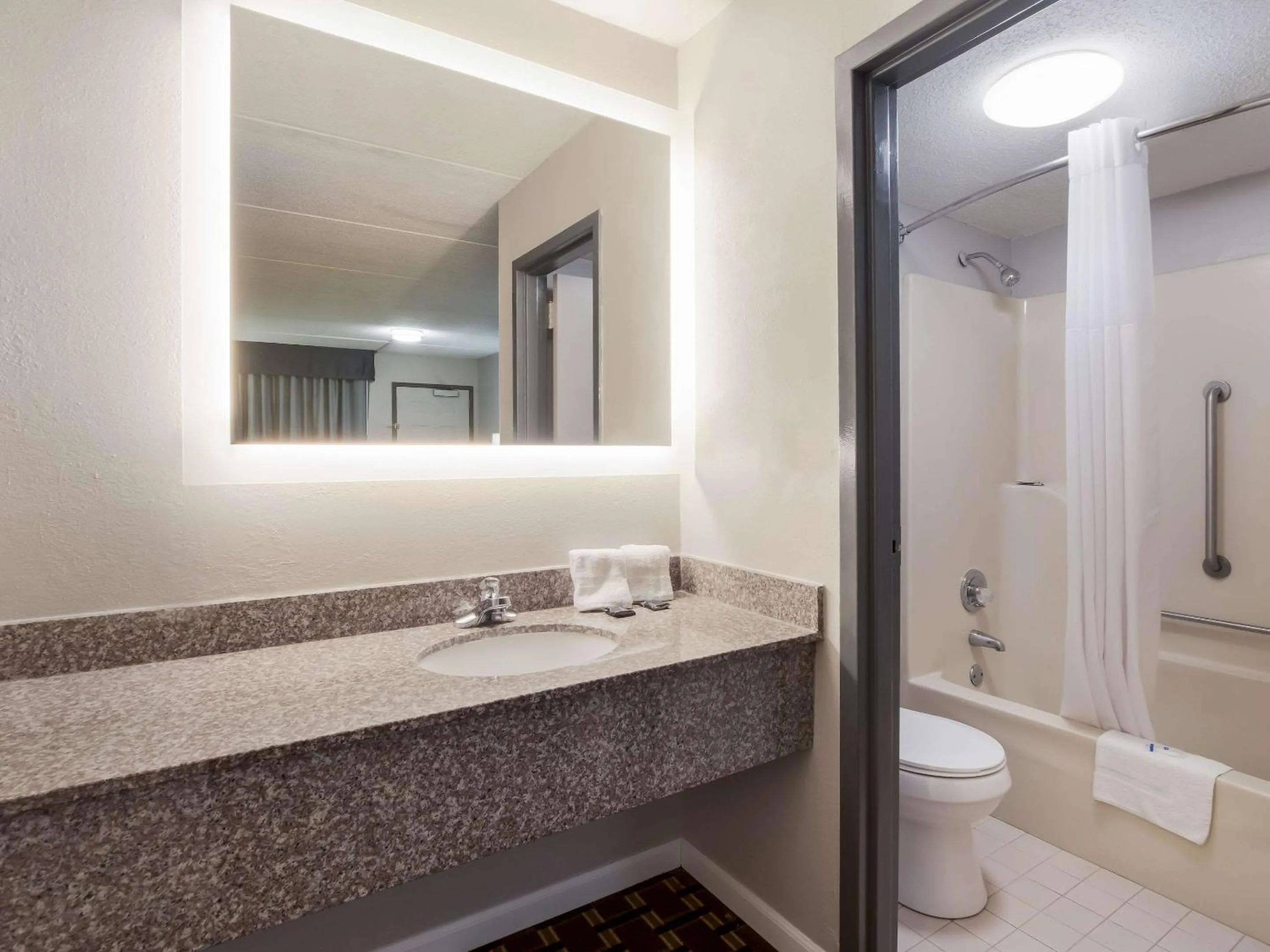 Bedroom in Rodeway Inn Greenwood