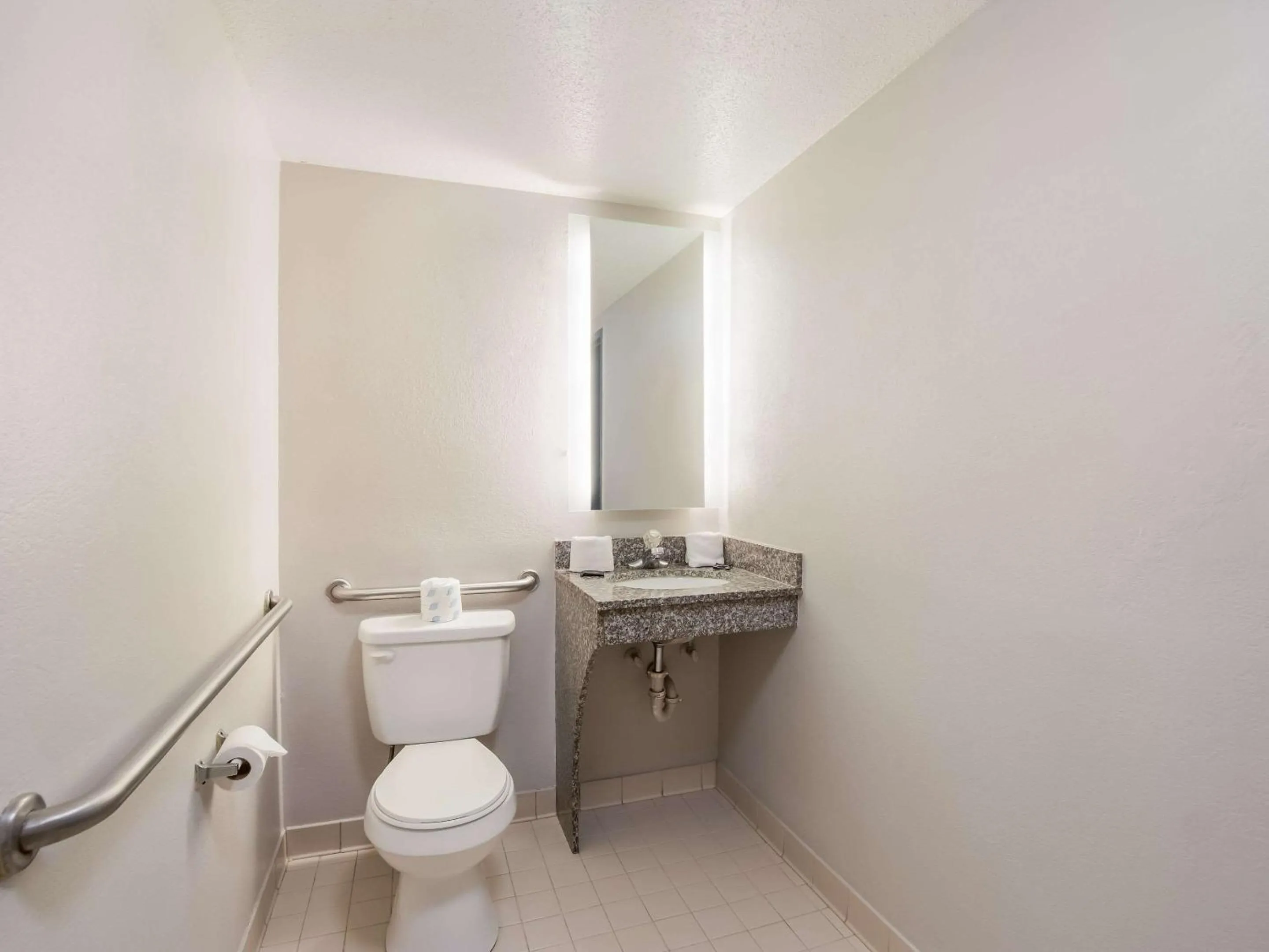 Bedroom in Rodeway Inn Greenwood