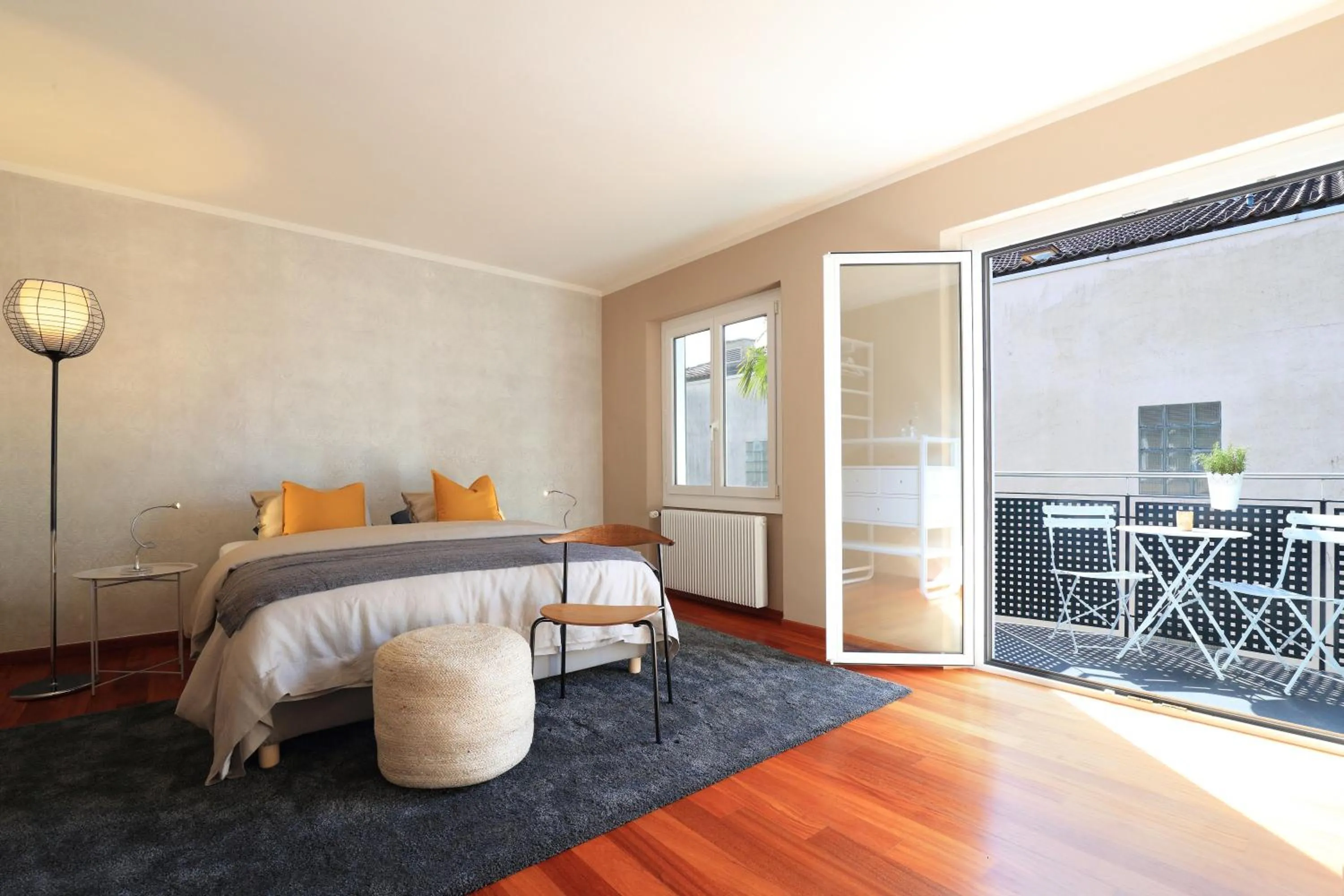 Queen Room with Shared Bathroom in B&Borgo
