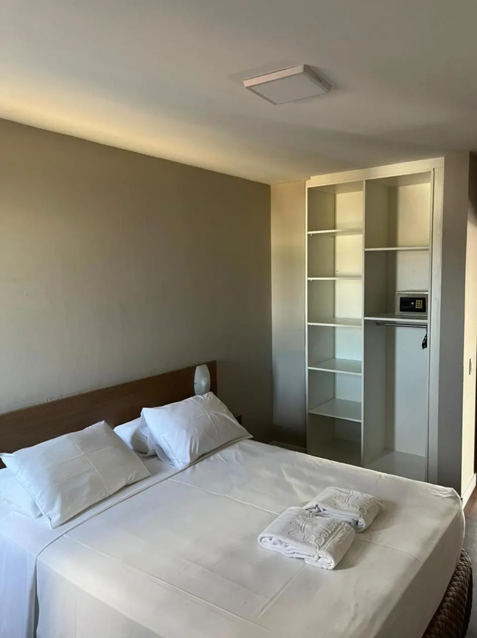 Bedroom, Bed in Balmare Hotel