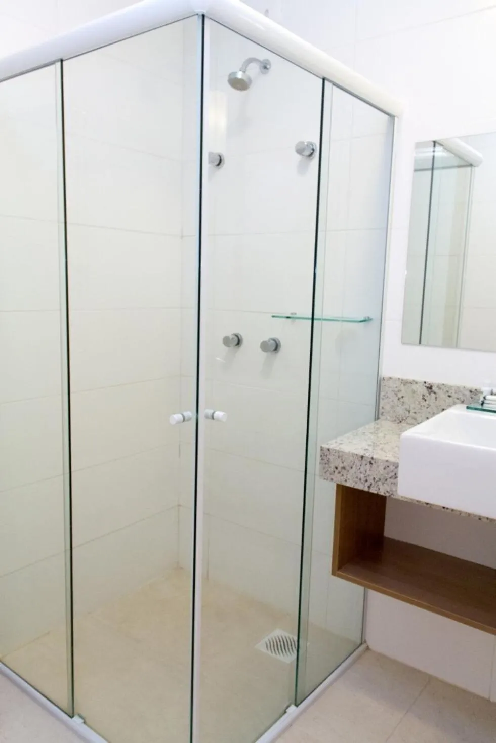 Bathroom in Balmare Hotel