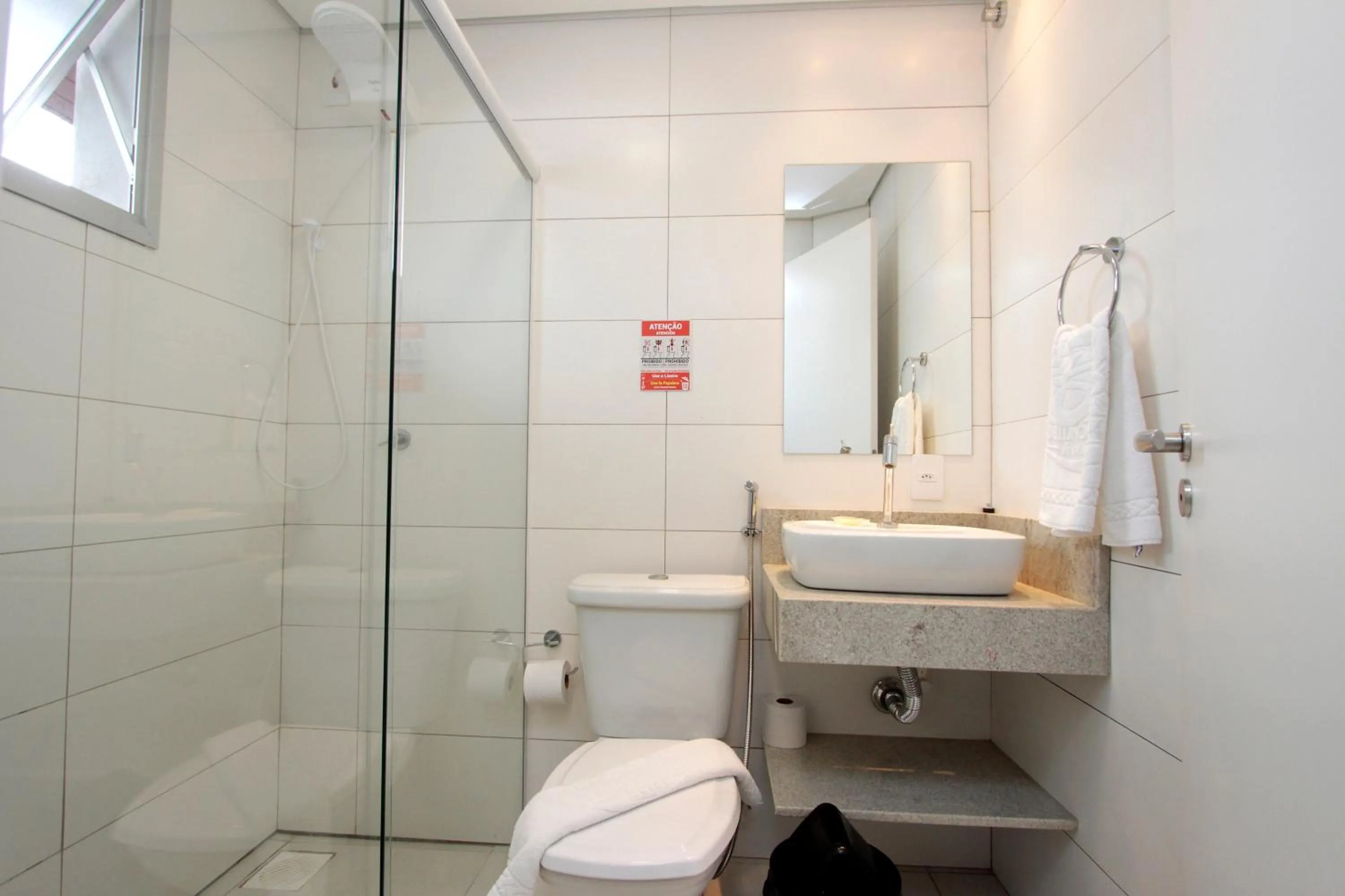 Bathroom in Balmare Hotel