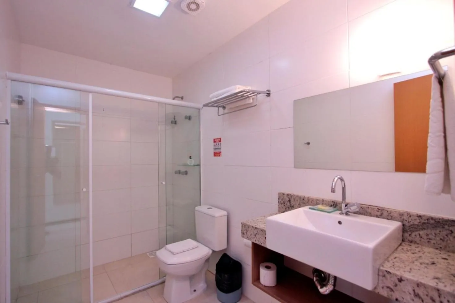 Bathroom in Balmare Hotel