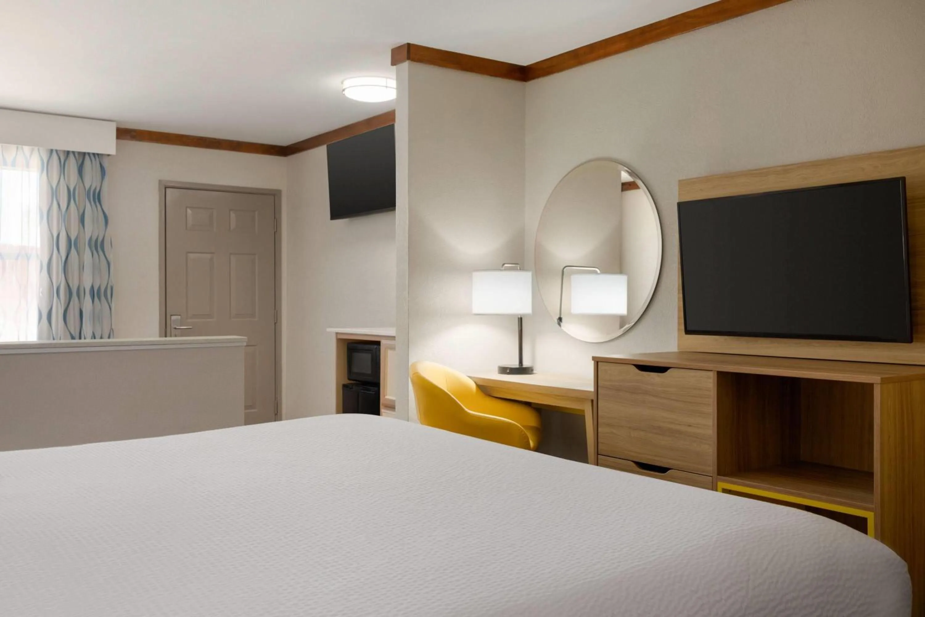 Bath, Bed in Days Inn by Wyndham Suites Fredericksburg