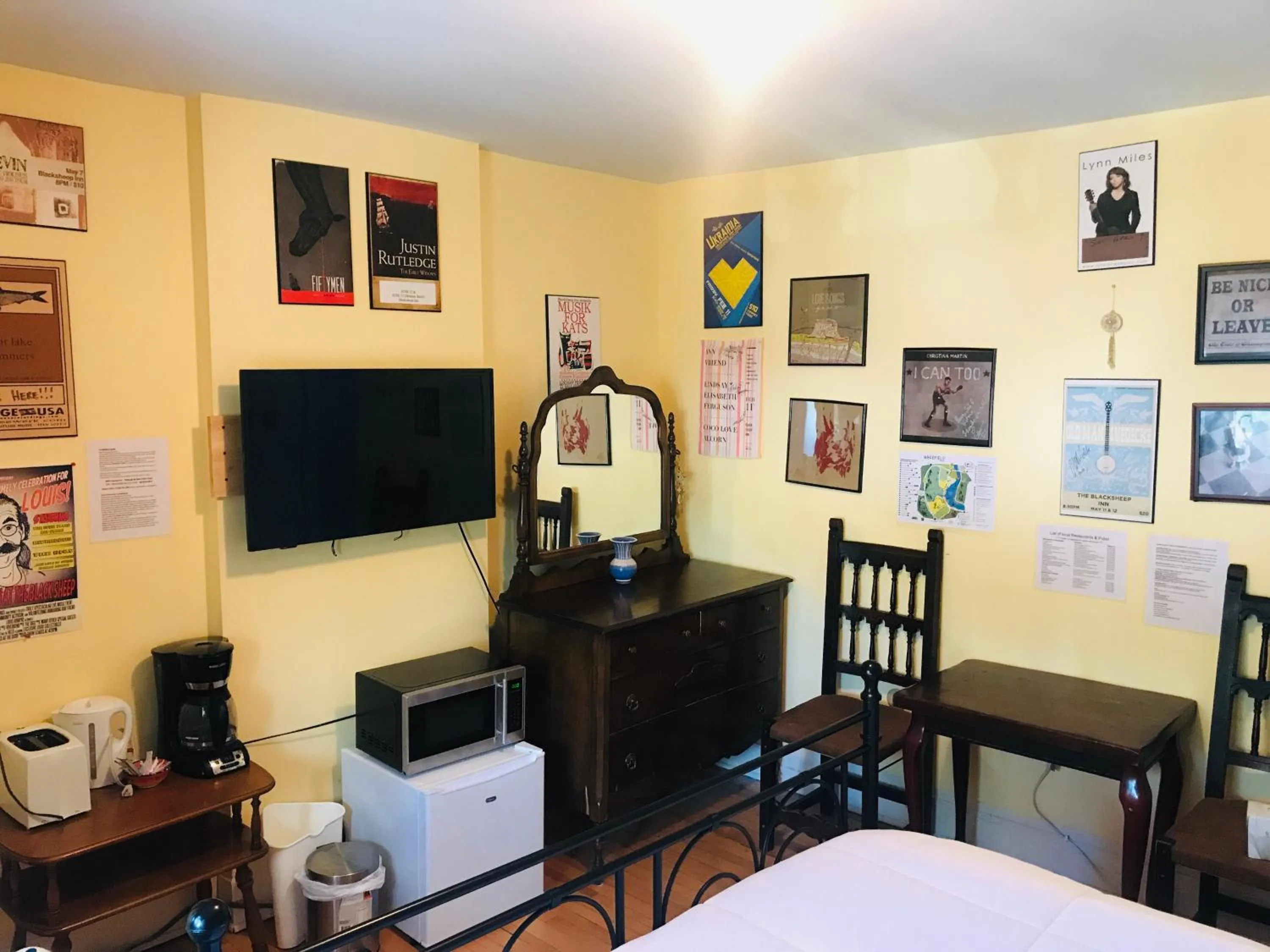 Bedroom in Auberge De Mon Petit Chum B&B