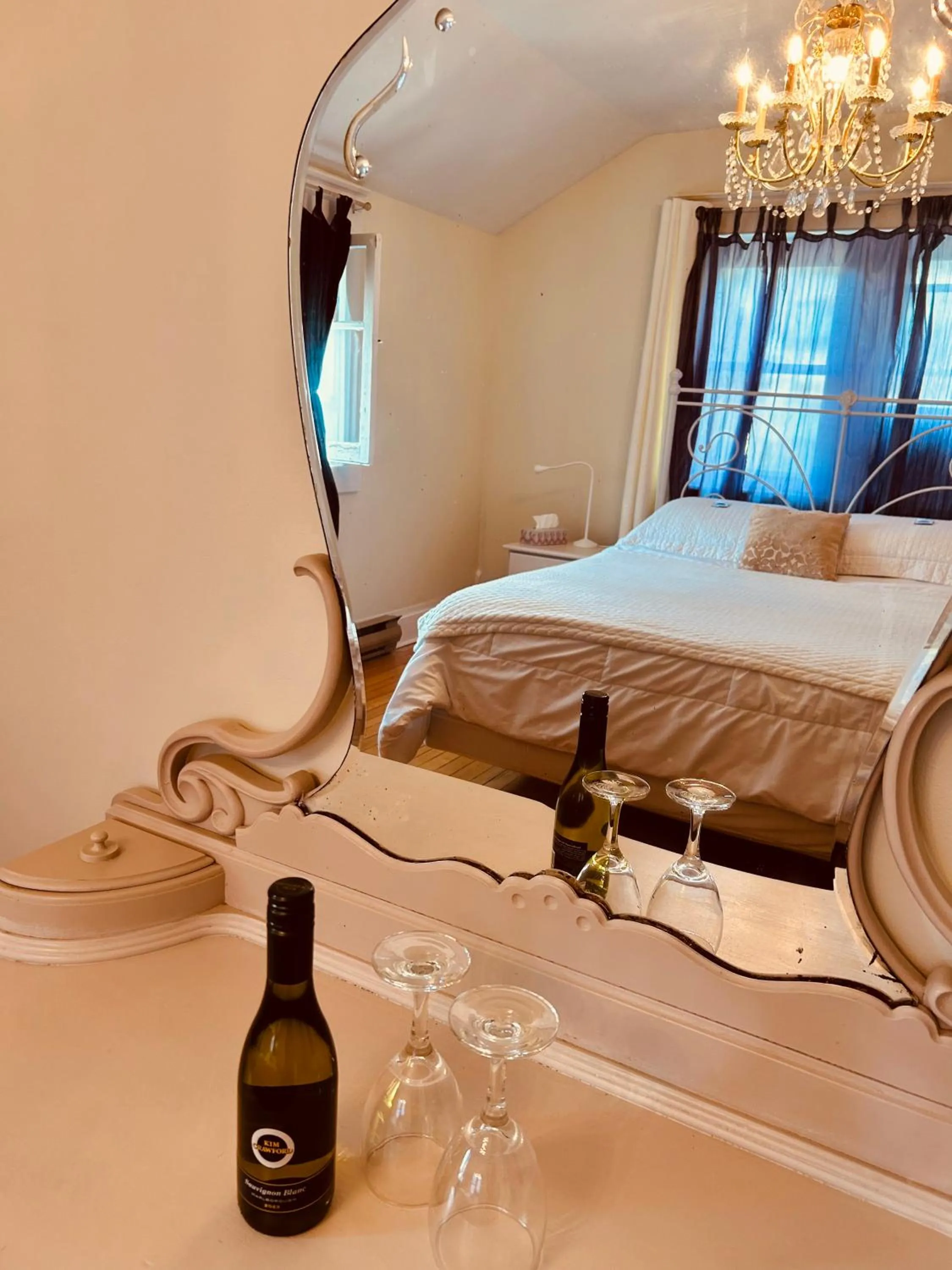 Bedroom, Bed in Auberge De Mon Petit Chum B&B