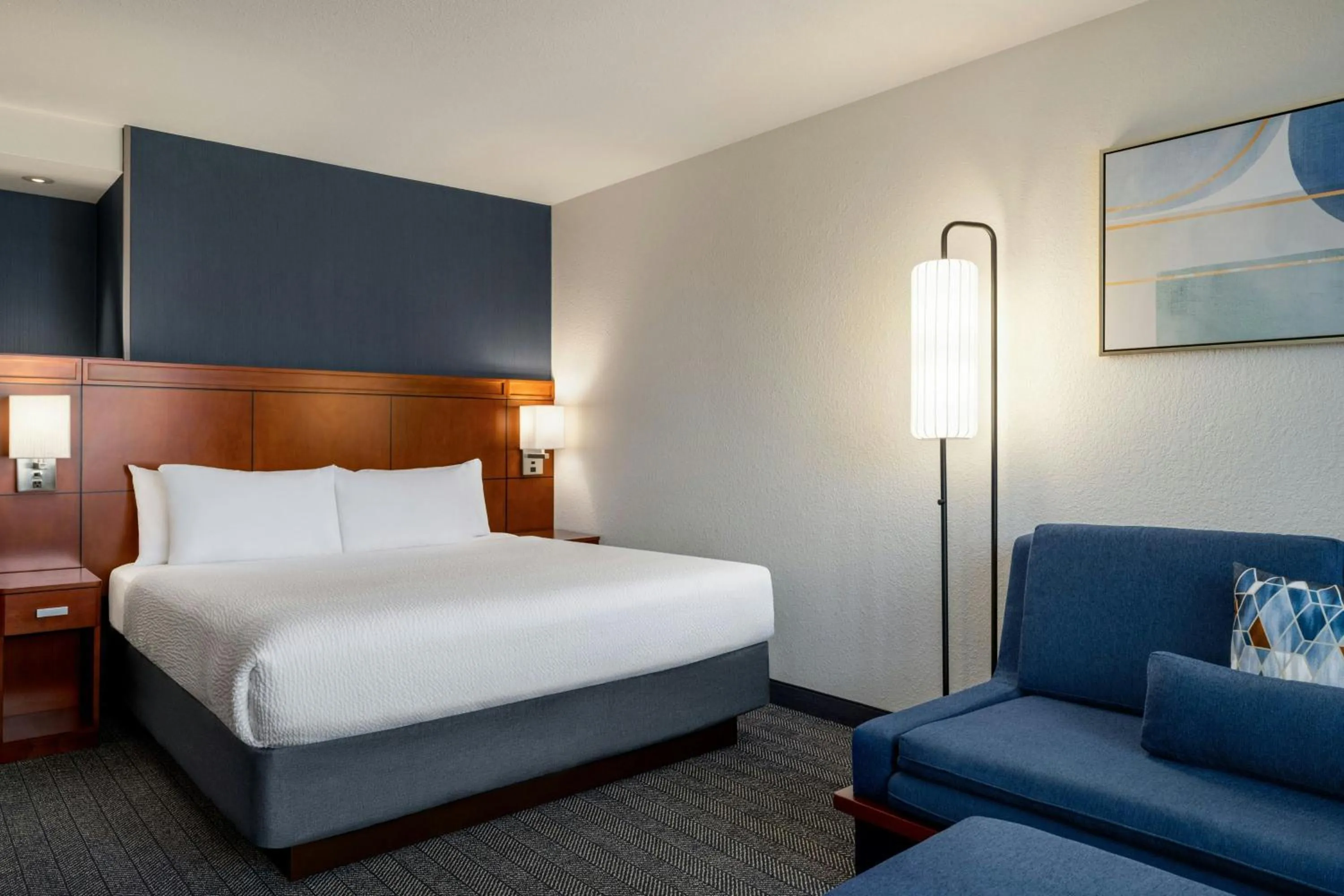 Photo of the whole room, Bed in Courtyard Mt. Holly Westampton