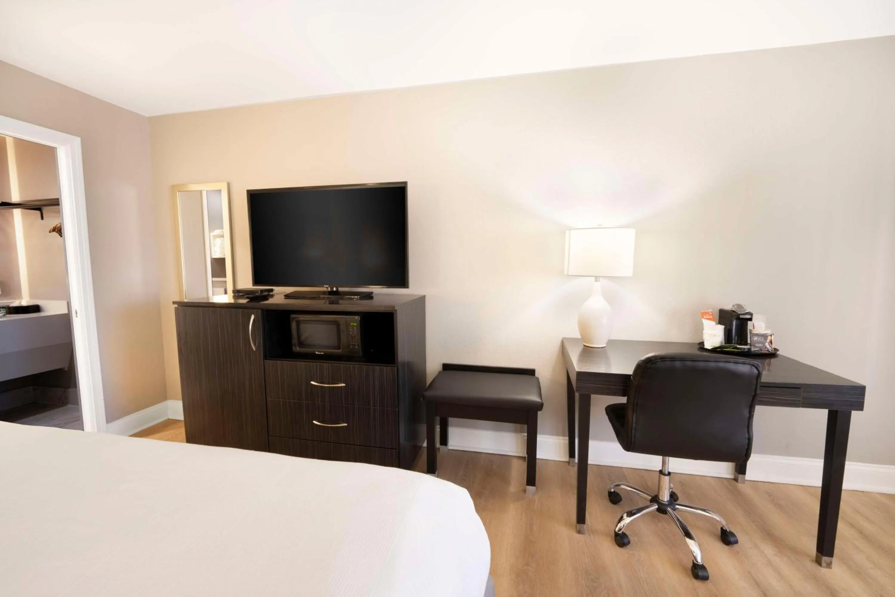 Bedroom, Bed in Best Western Historical Inn