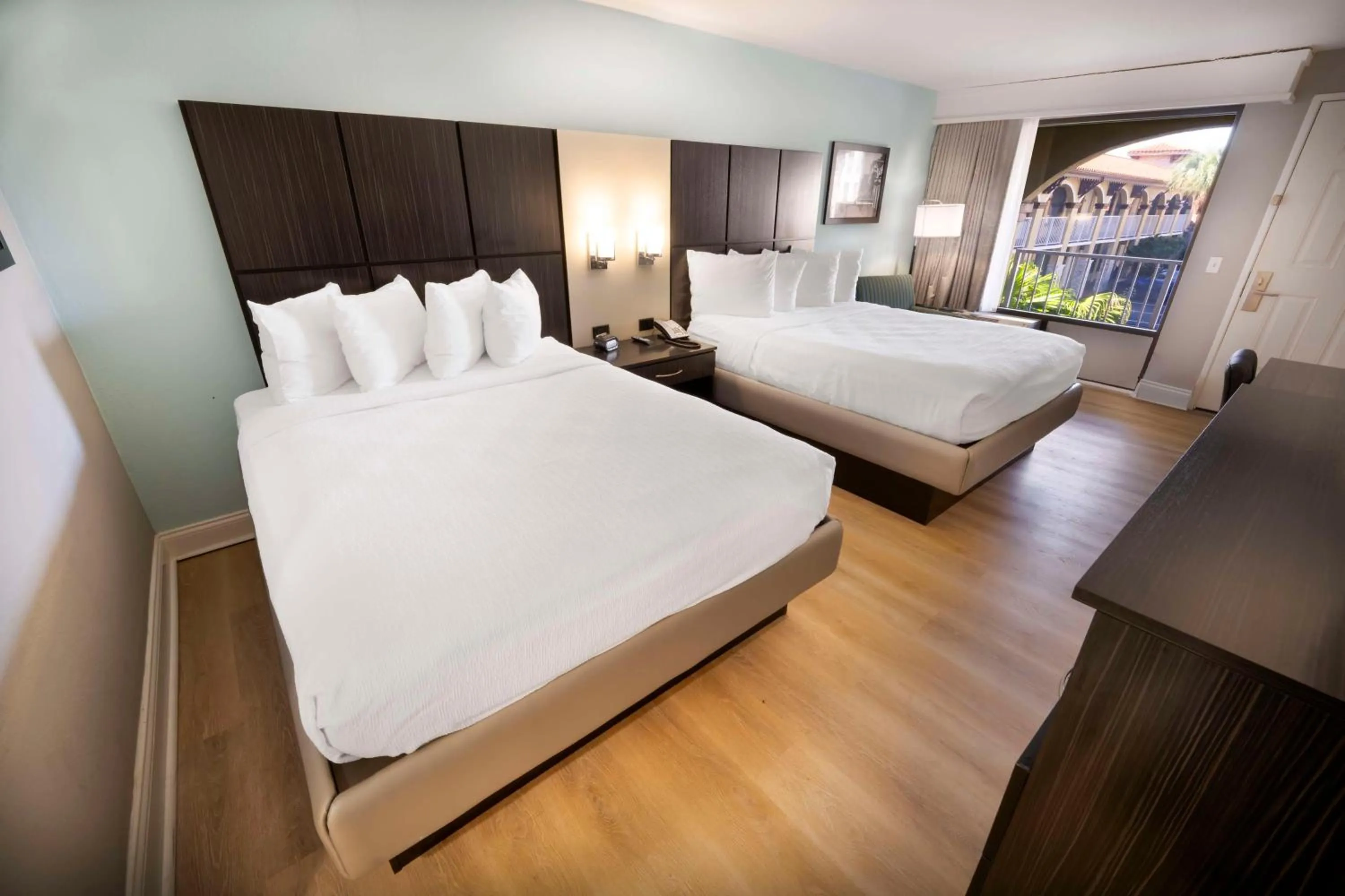 Bedroom, Bed in Best Western Historical Inn