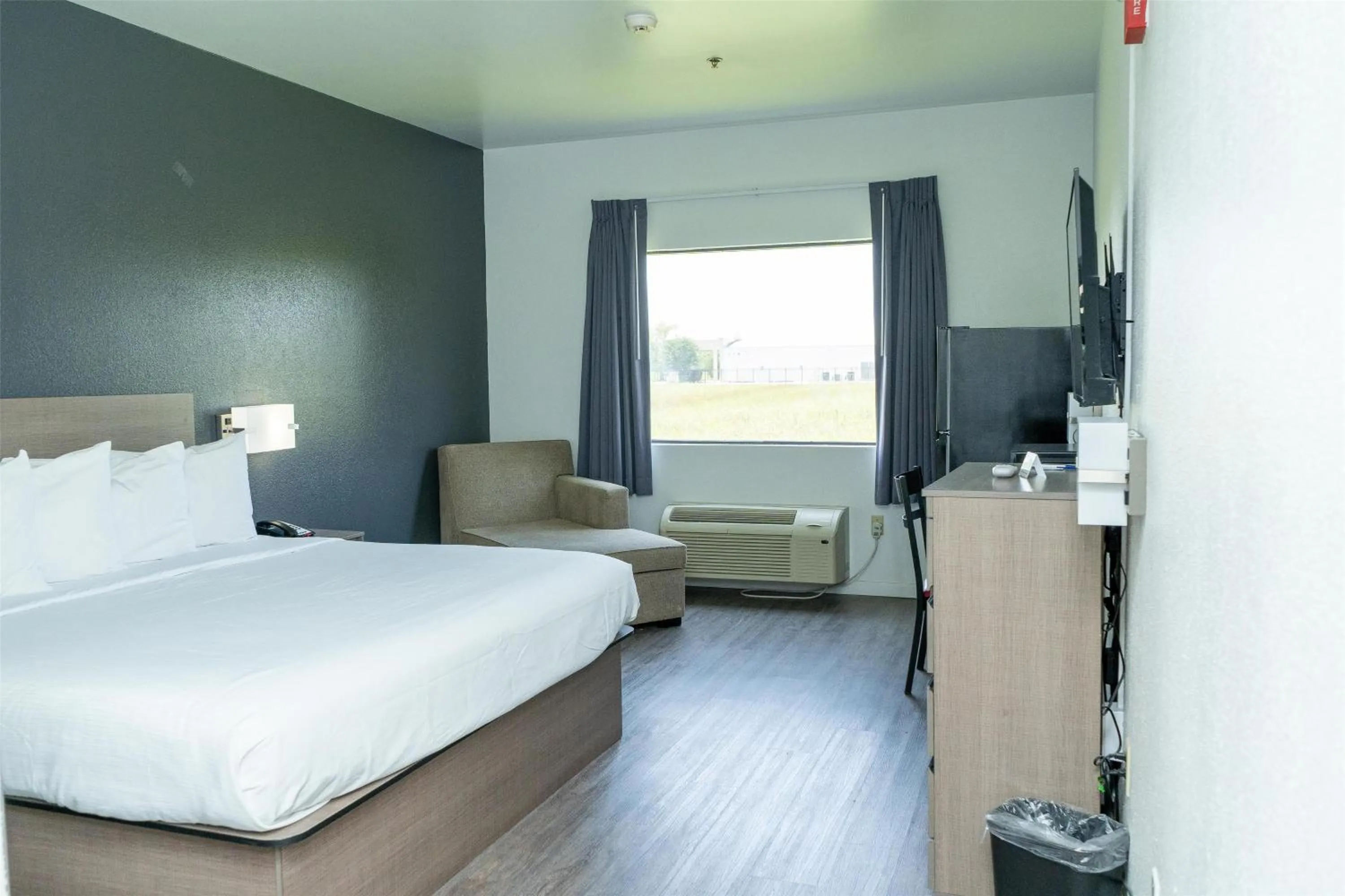 Bedroom, Bed in Americas Best Value Inn Donaldsonville