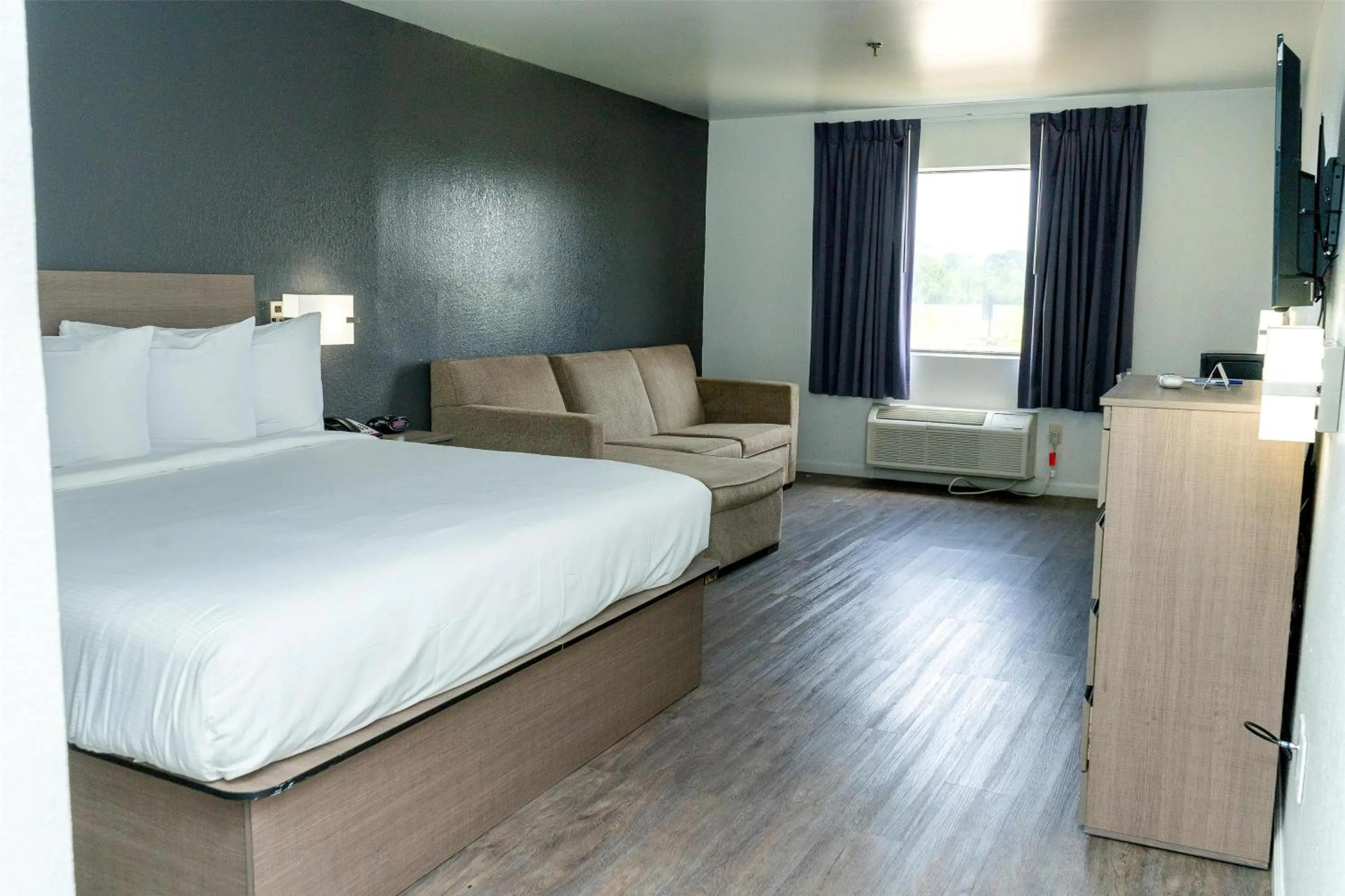 Bedroom, Bed in Americas Best Value Inn Donaldsonville
