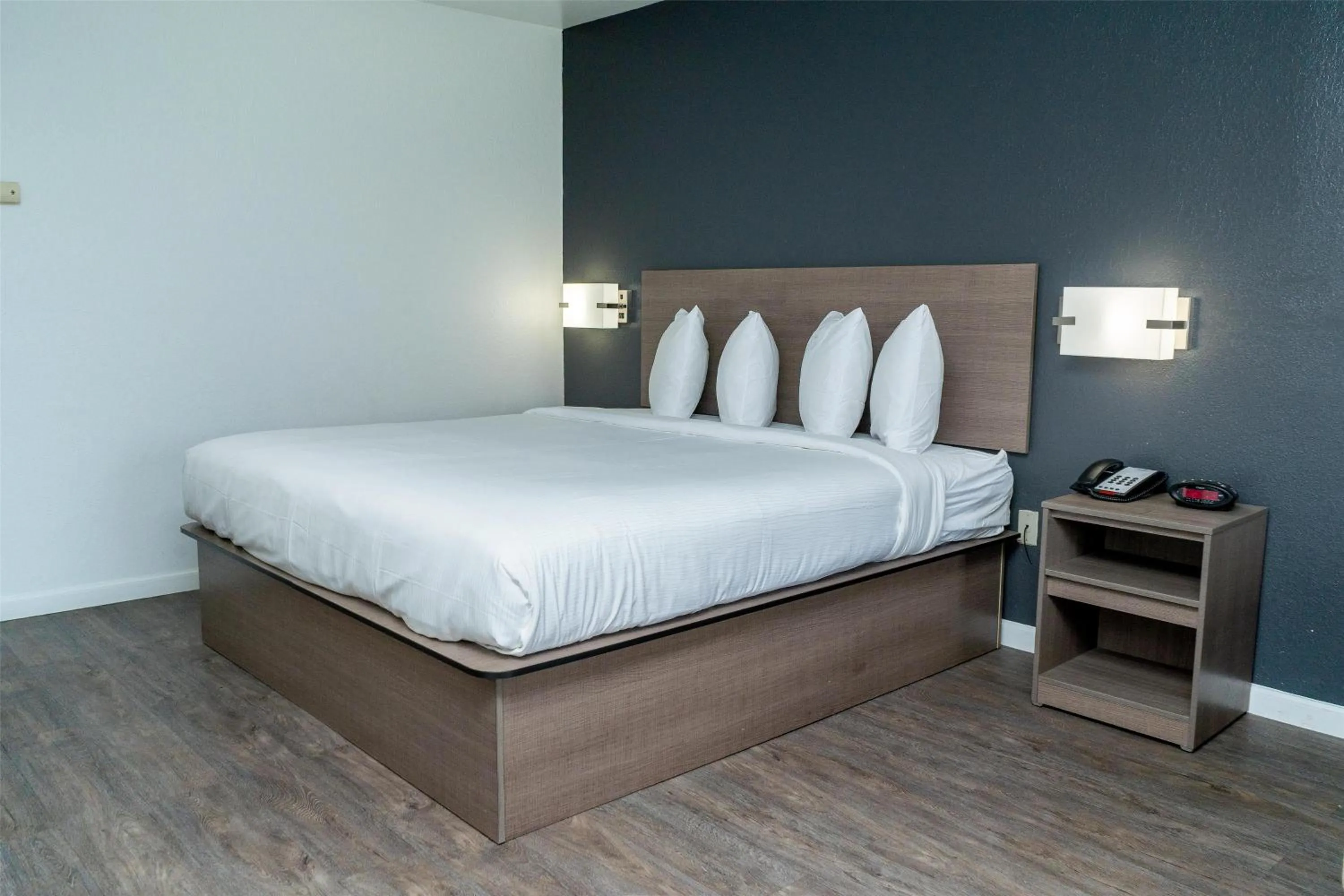 Bedroom, Bed in Americas Best Value Inn Donaldsonville