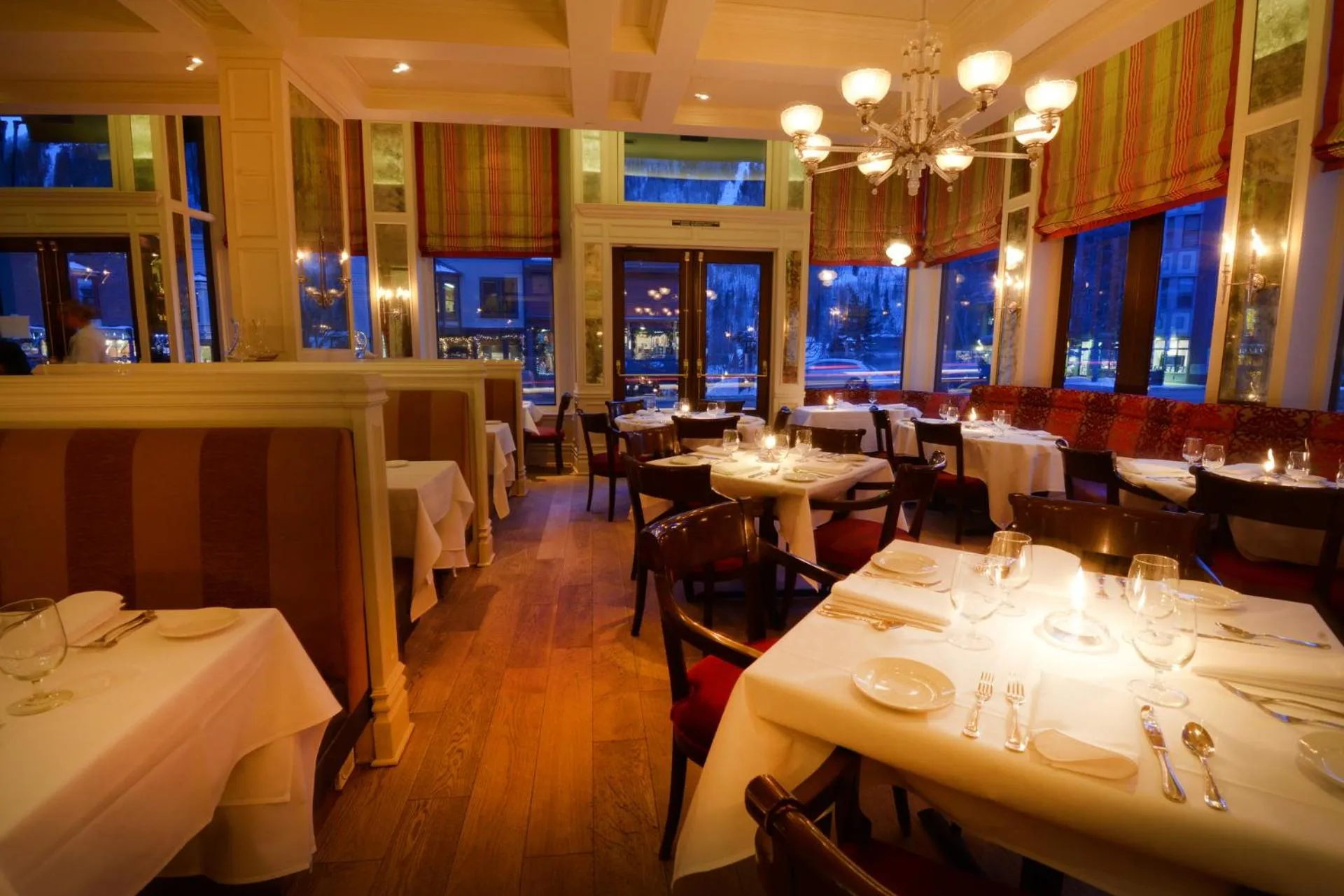 Restaurant/places to eat in New Sheridan Hotel