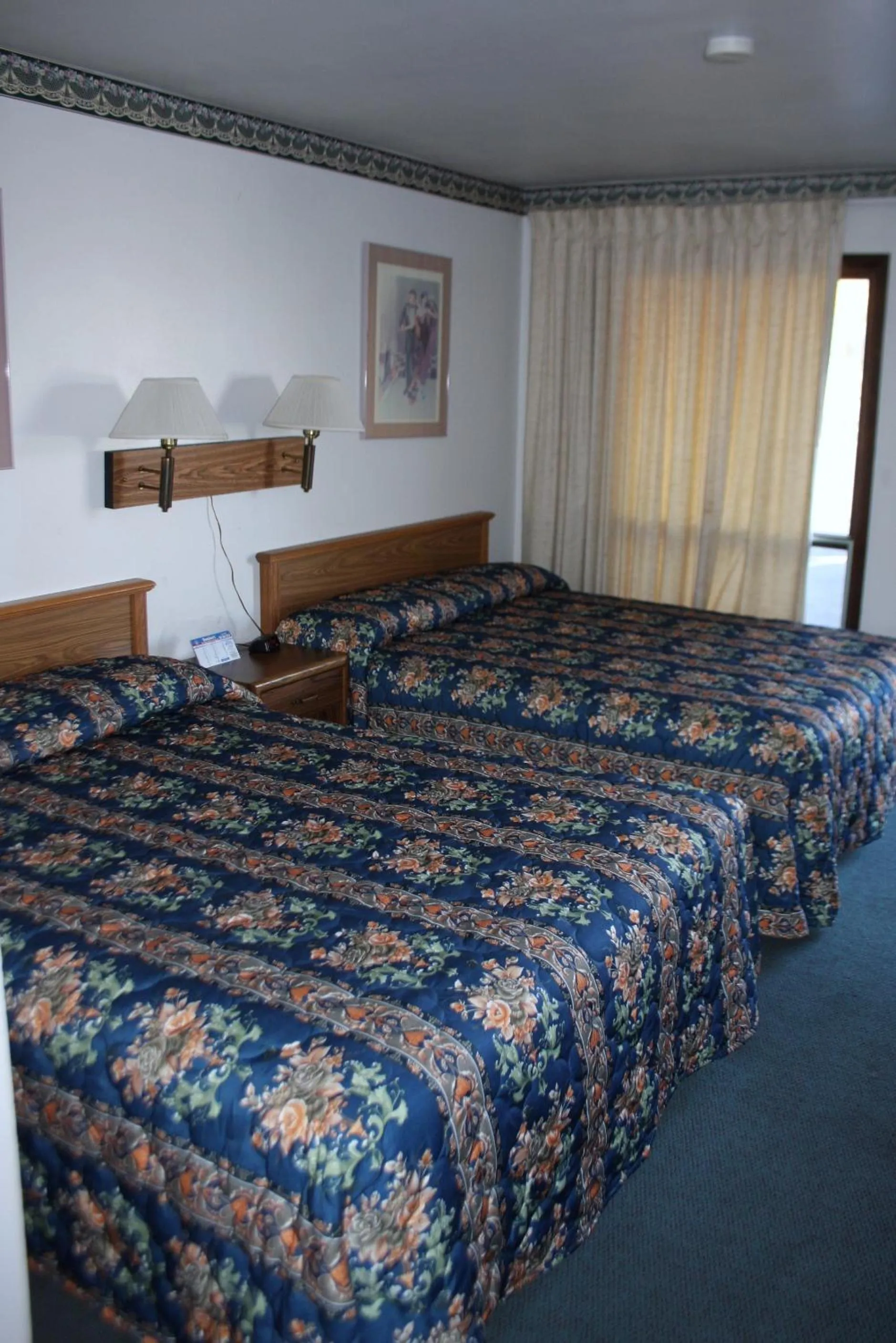 Bed in Viking Jr. Motel