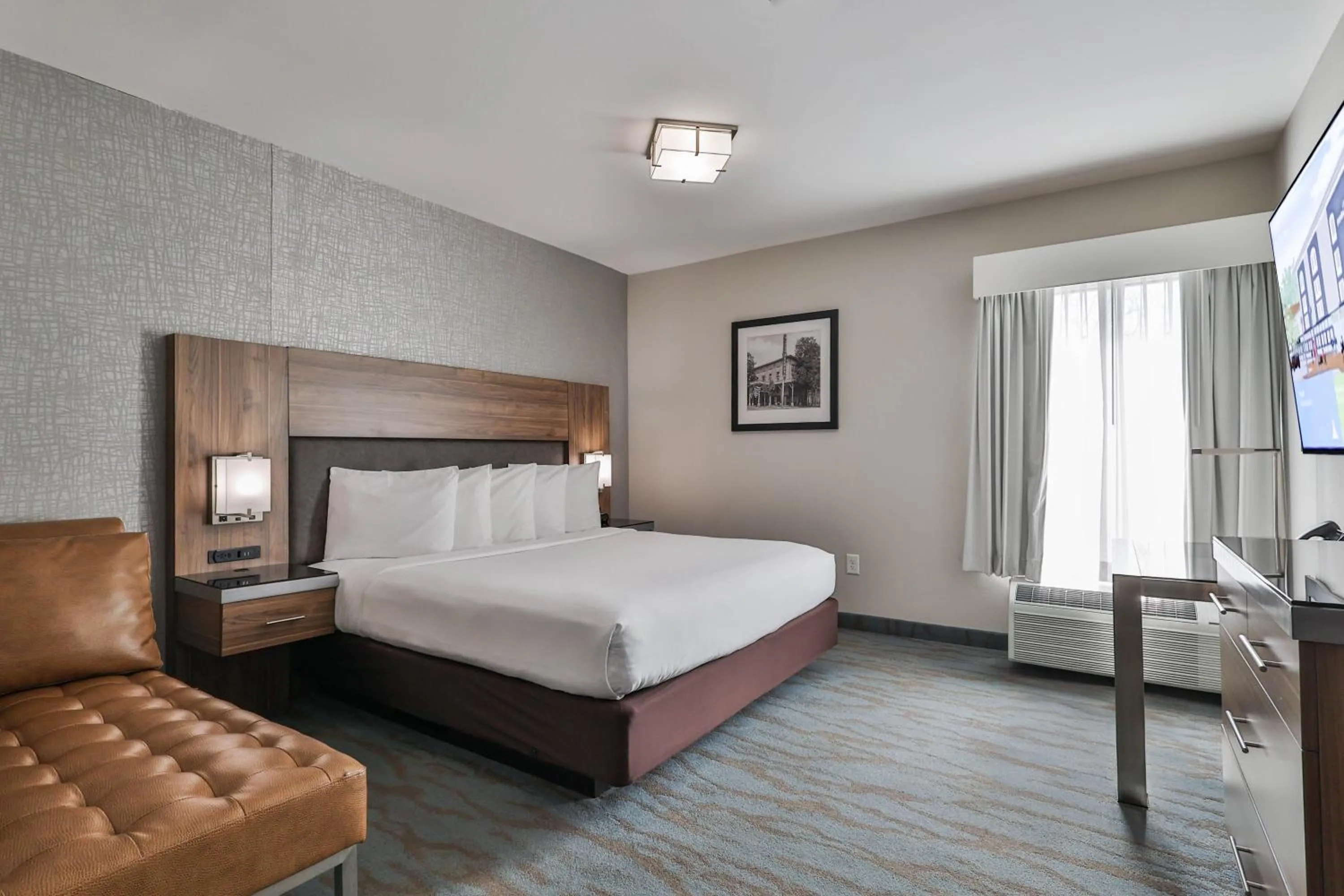 Bedroom, Bed in The Penn Stroud, Stroudsburg - Poconos, an Ascend Collection Hotel