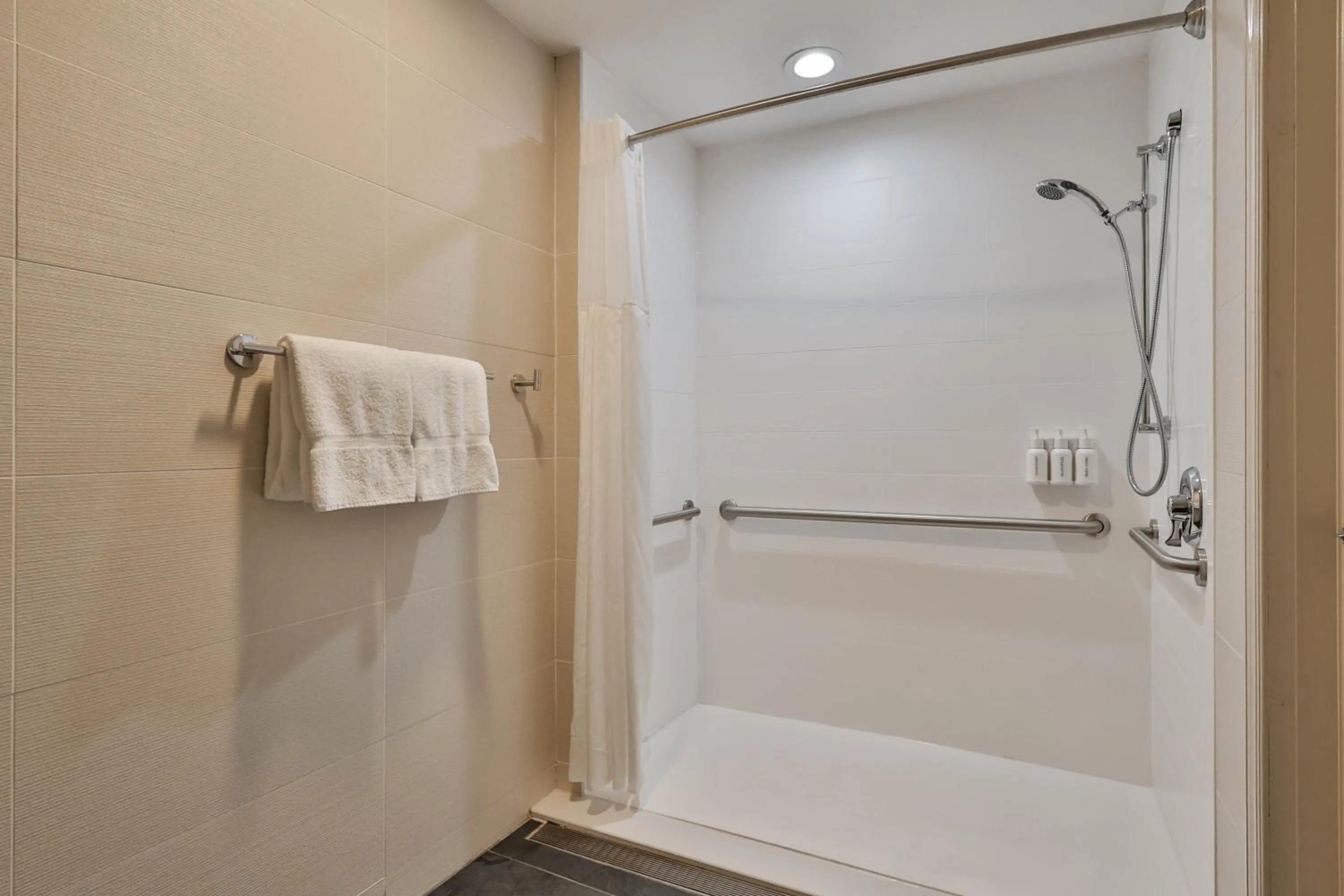Shower in The Penn Stroud, Stroudsburg - Poconos, an Ascend Collection Hotel