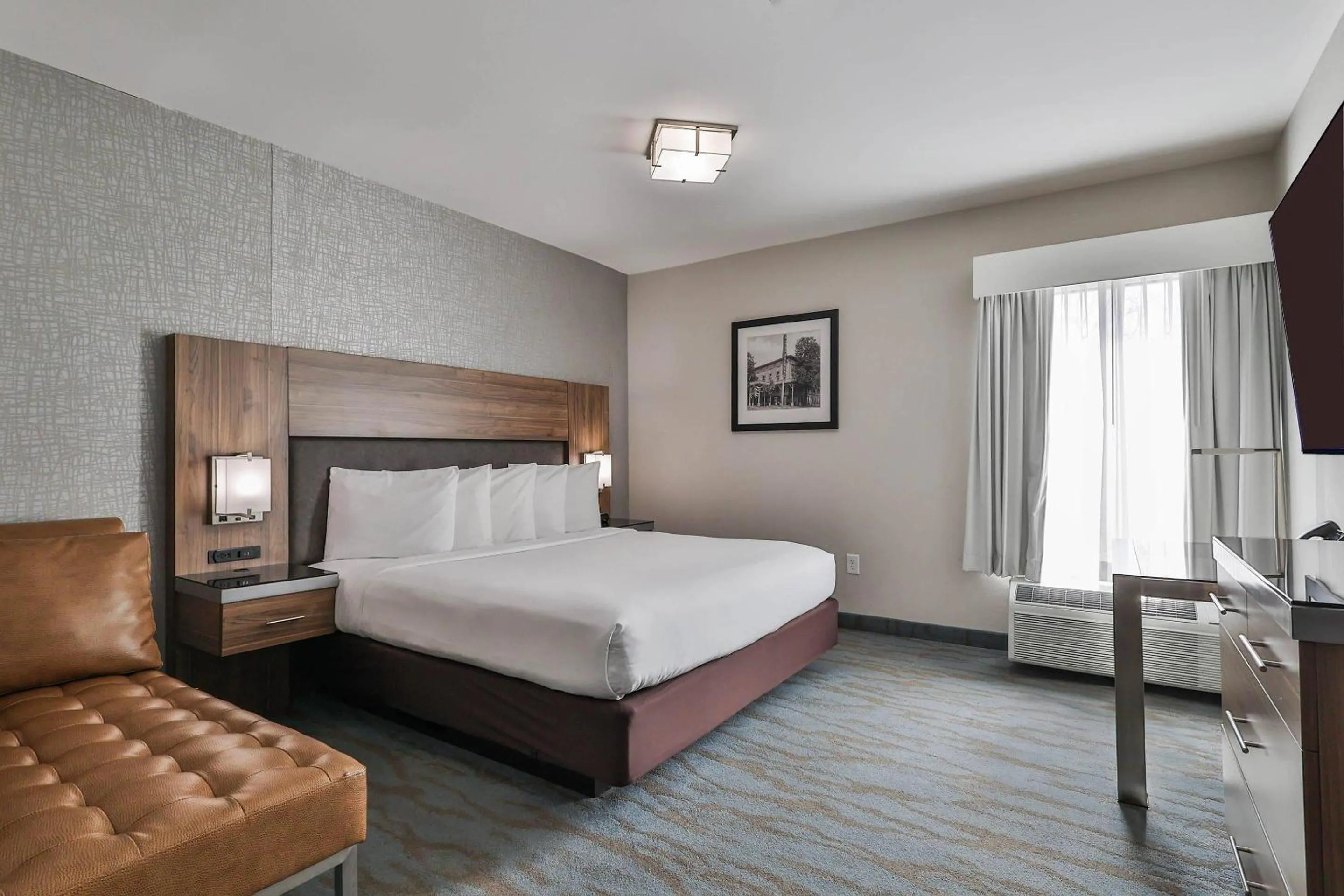 Bedroom, Bed in The Penn Stroud, Stroudsburg - Poconos, an Ascend Collection Hotel