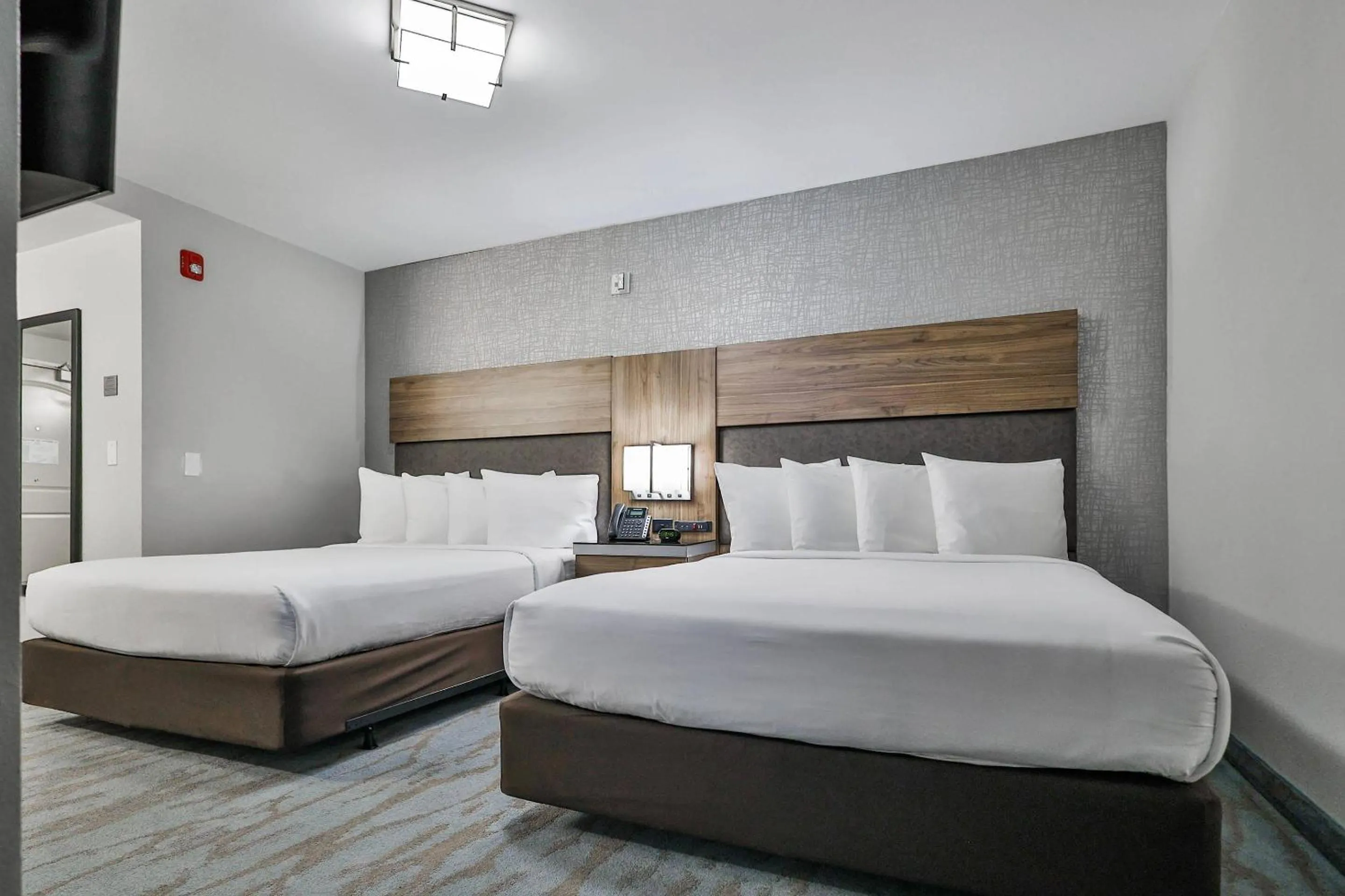 Bedroom, Bed in The Penn Stroud, Stroudsburg - Poconos, an Ascend Collection Hotel