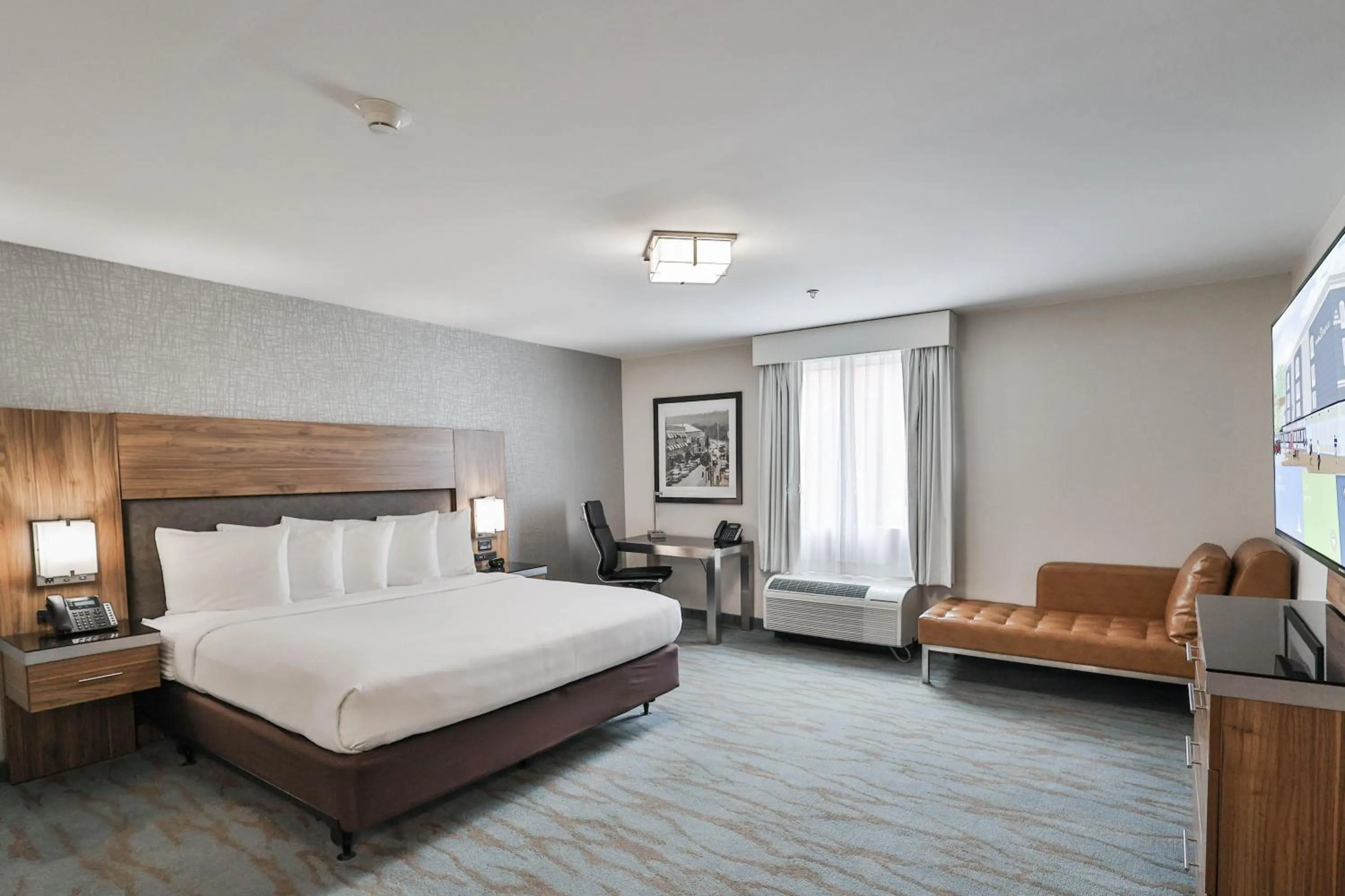 Bedroom, Bed in The Penn Stroud, Stroudsburg - Poconos, an Ascend Collection Hotel