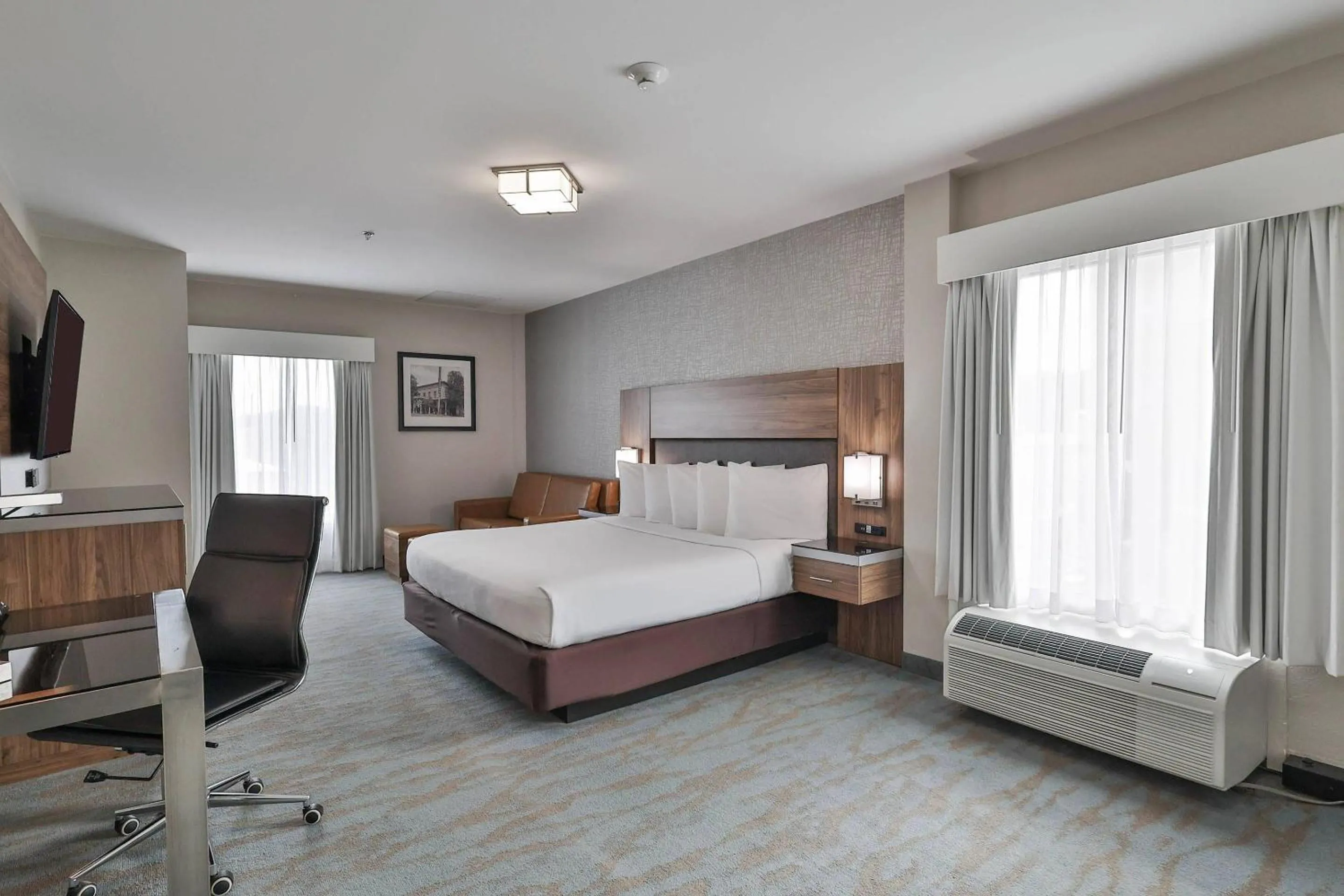 Bedroom, Bed in The Penn Stroud, Stroudsburg - Poconos, an Ascend Collection Hotel
