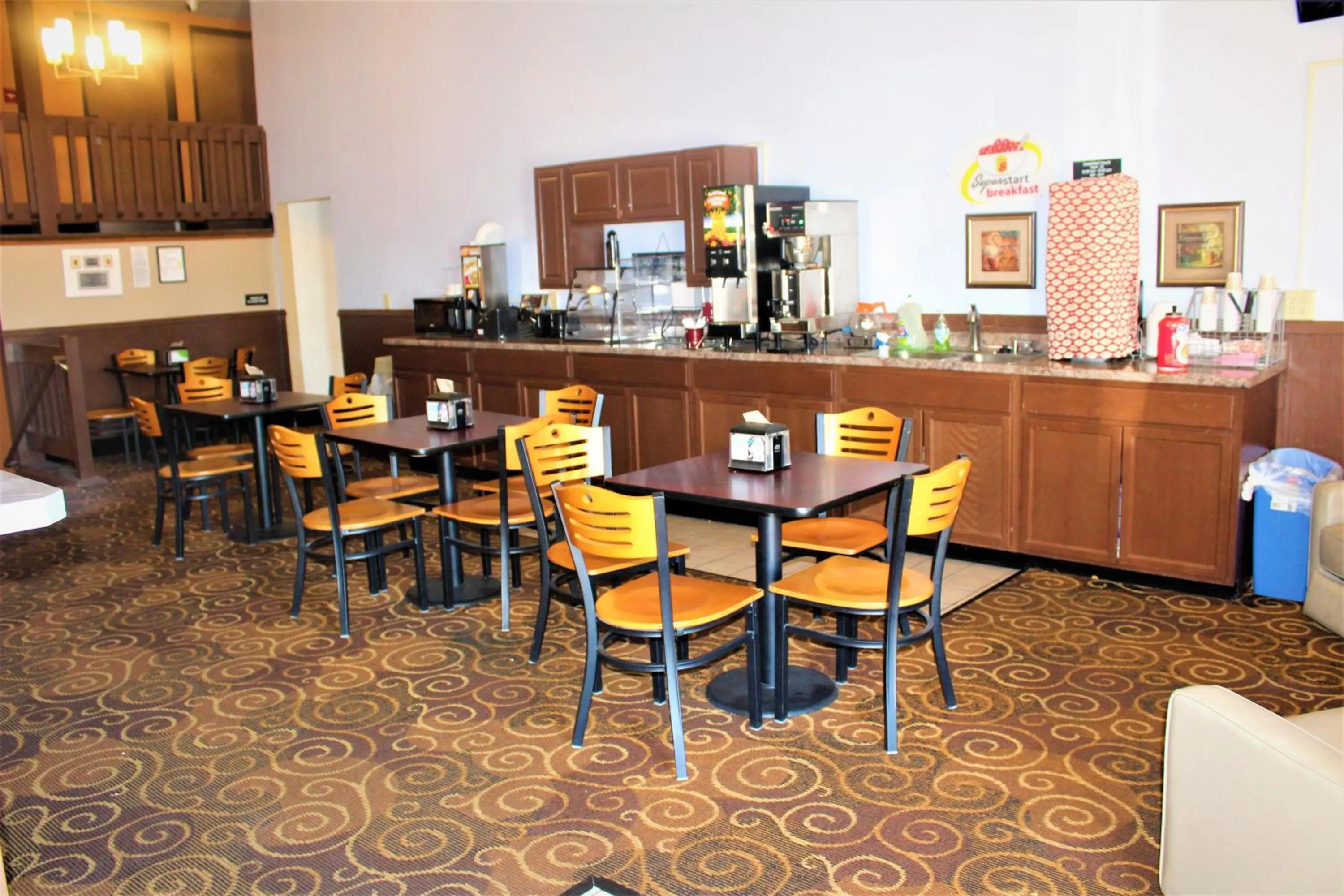 Breakfast in Super 8 by Wyndham Burlington