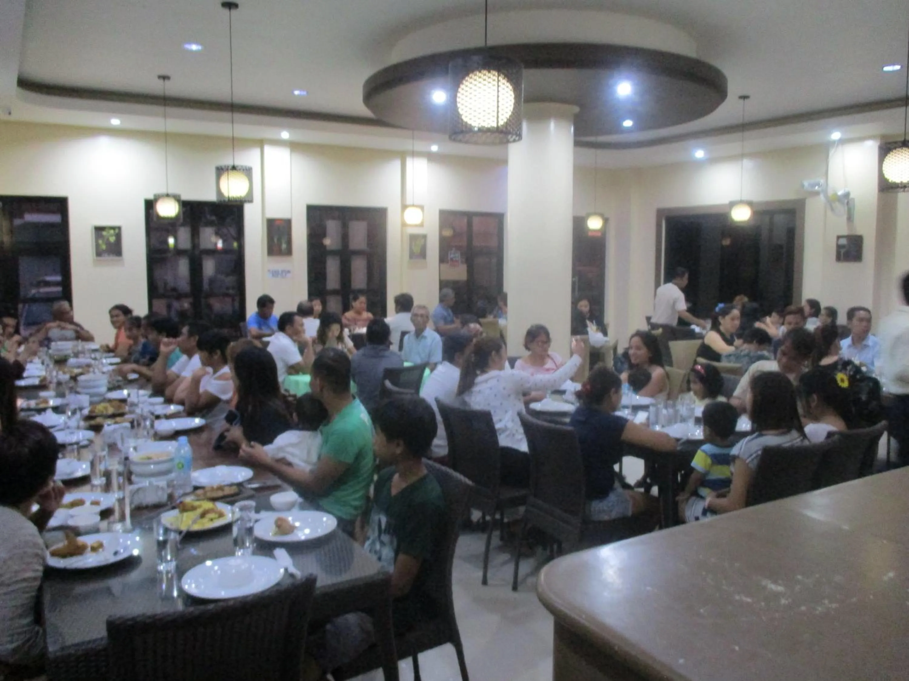 Restaurant/places to eat in WMV Hotel & Restaurant