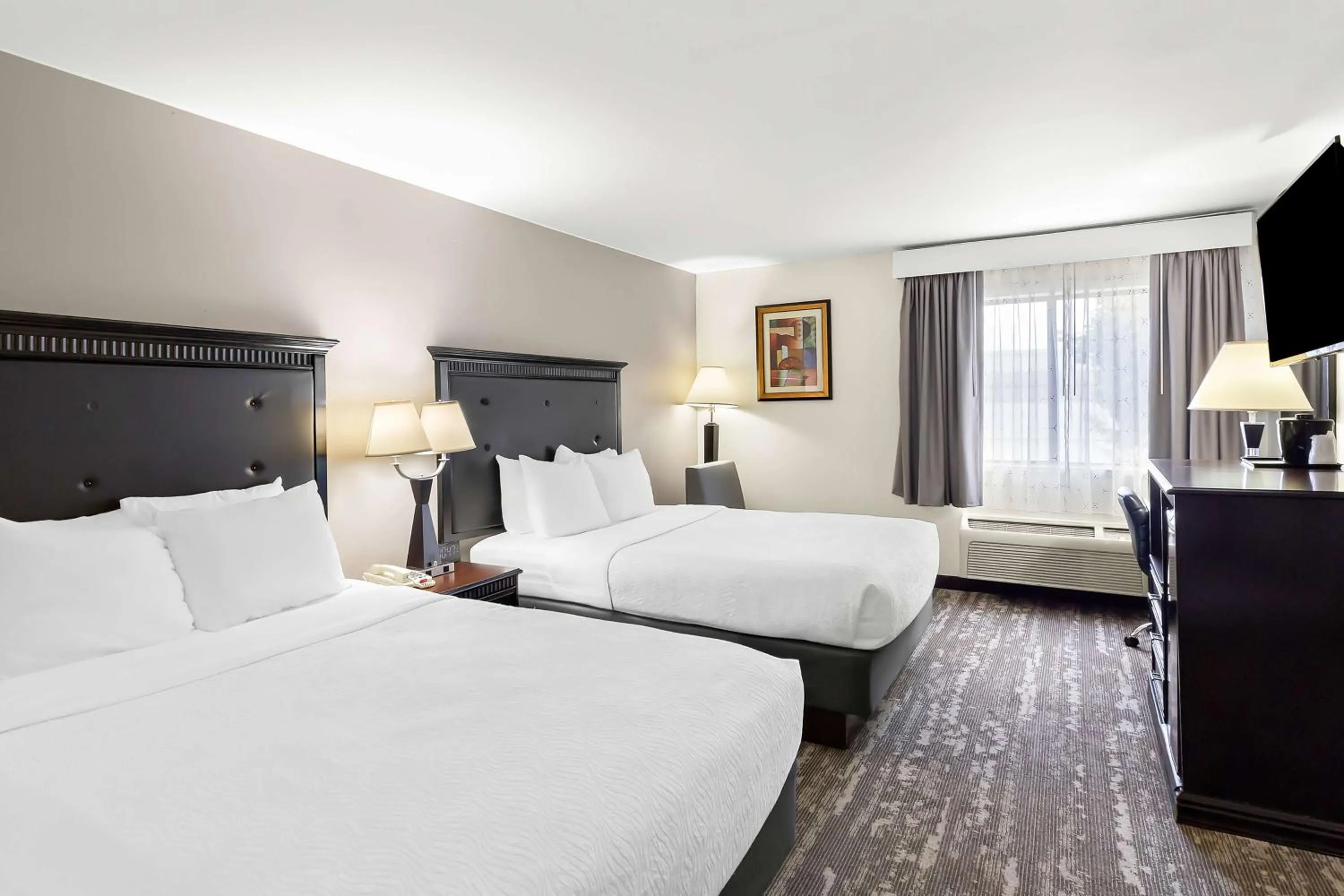 Bedroom, Bed in Best Western Saluki Inn