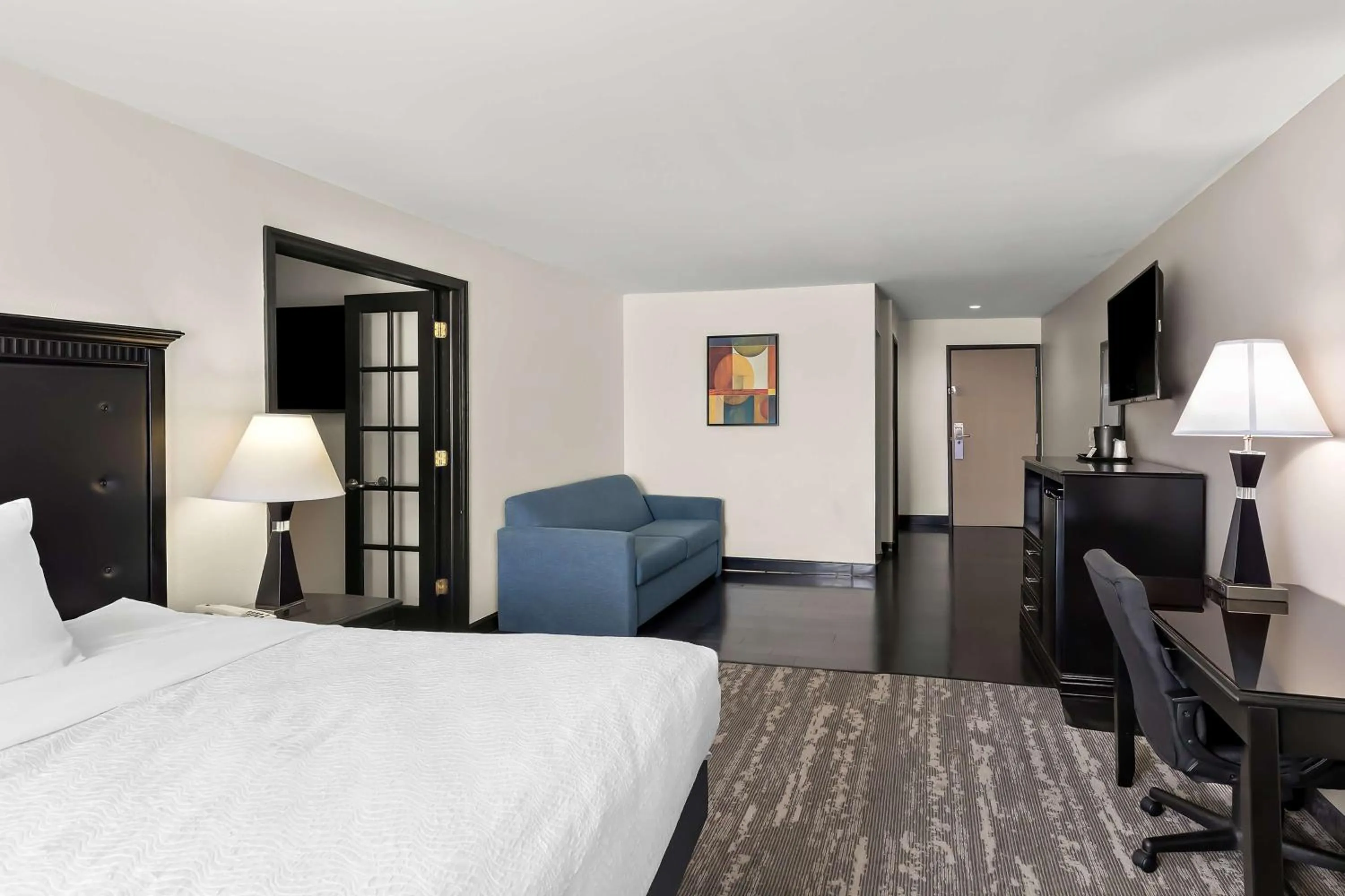 Photo of the whole room, Bed in Best Western Saluki Inn