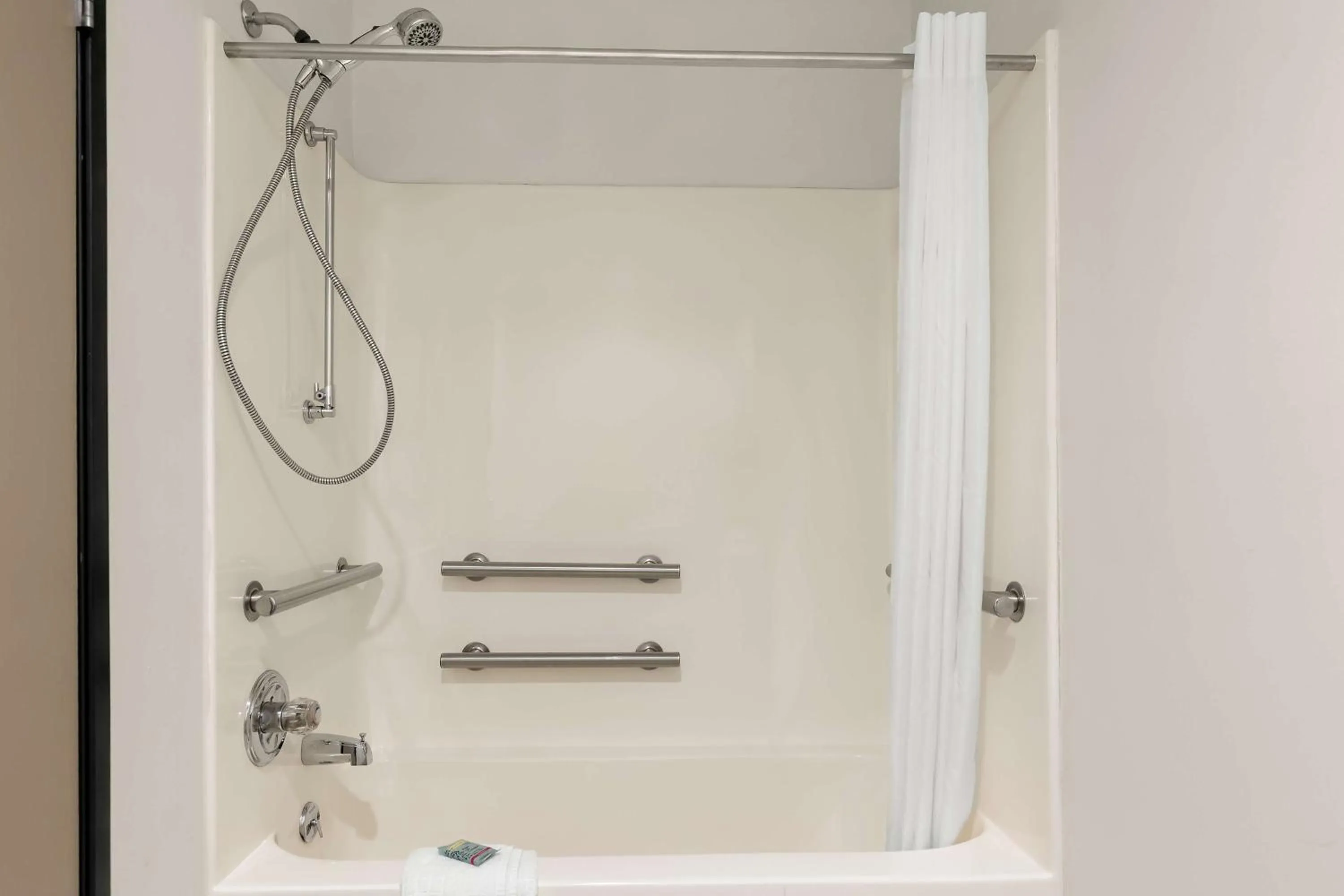 Bathroom in Best Western Saluki Inn