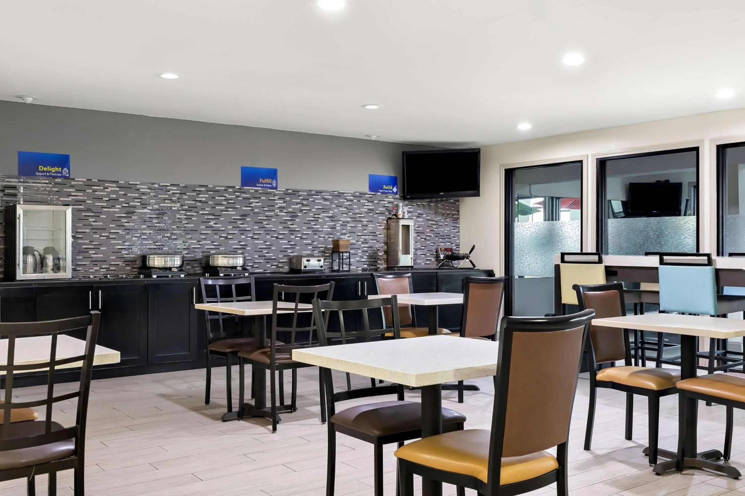 Breakfast in Best Western Saluki Inn