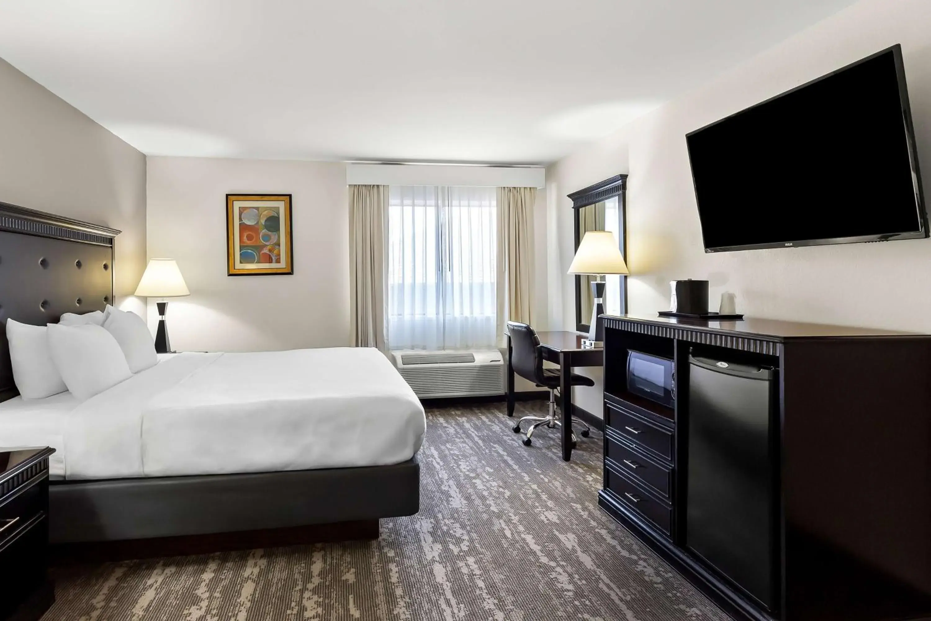 King Room - Pet Friendly/Non-Smoking in Best Western Saluki Inn King Room - Pet Friendly/Non-Smoking in Best Western Saluki Inn