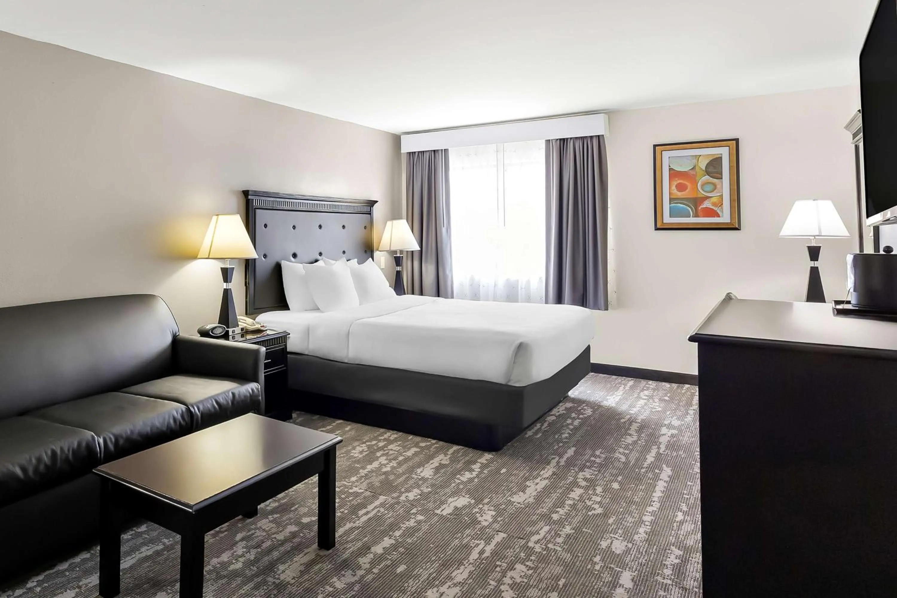 Bedroom, Bed in Best Western Saluki Inn