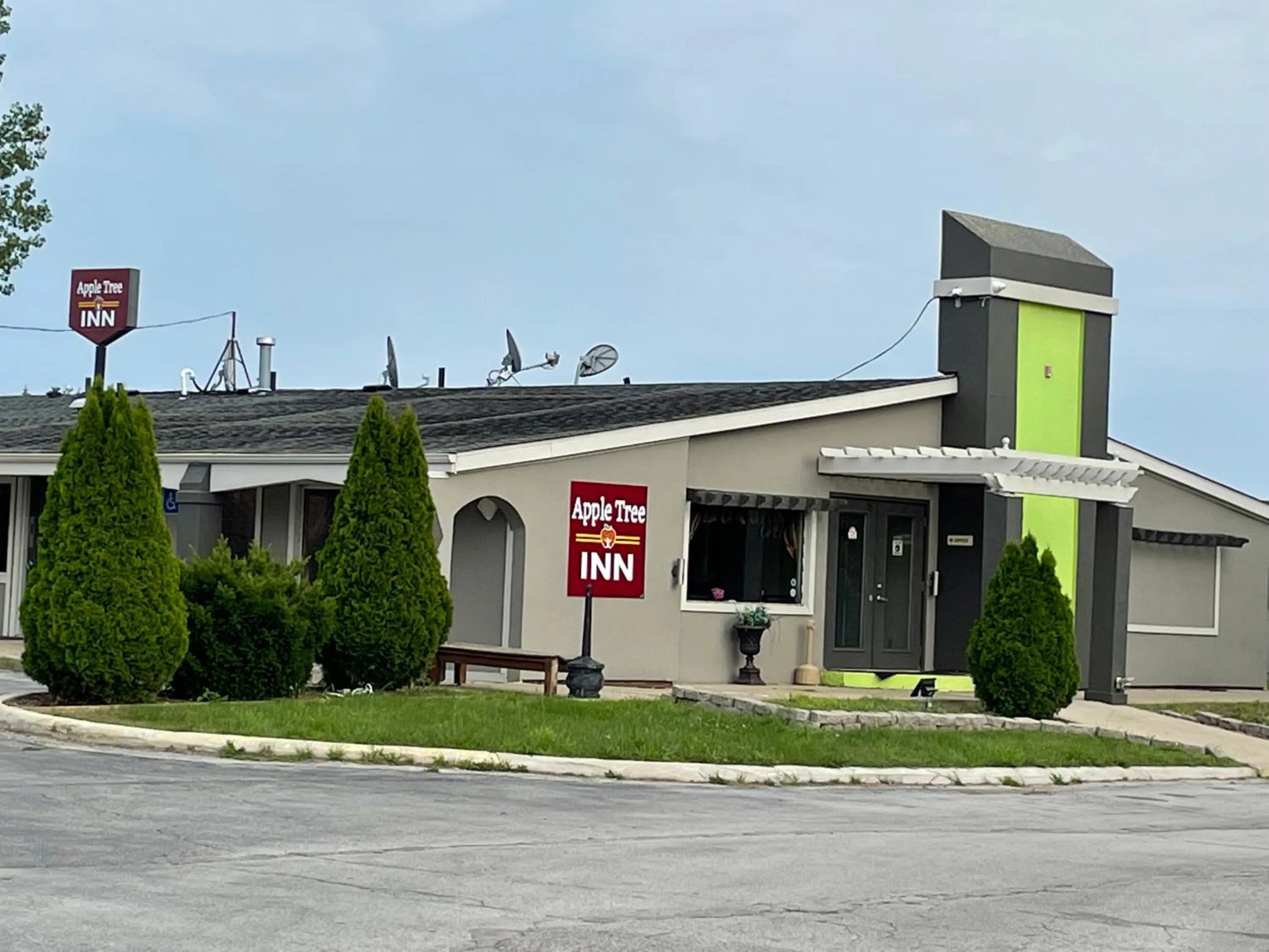 Property Building in Apple Tree Inn