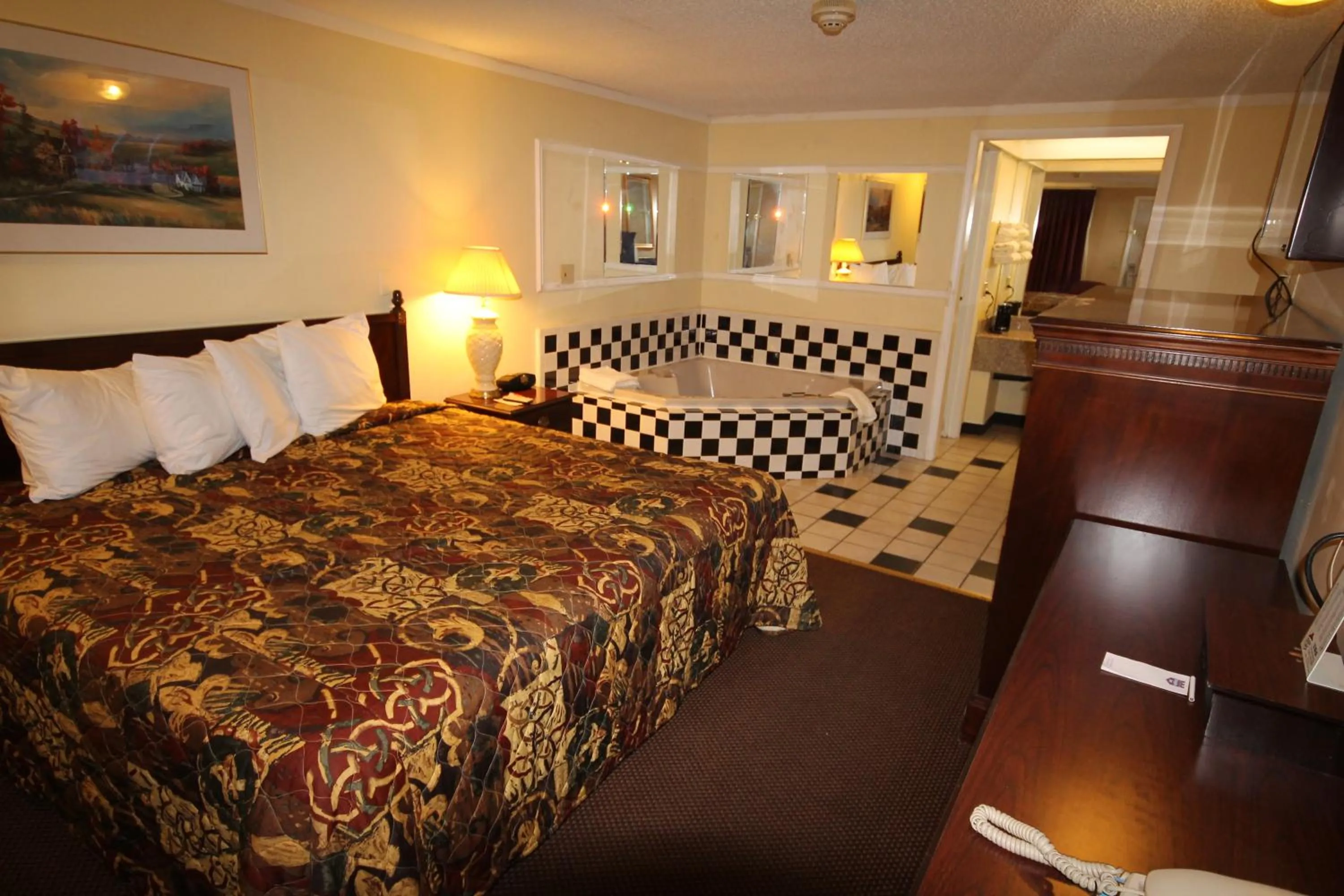 Photo of the whole room, Bed in Apple Tree Inn