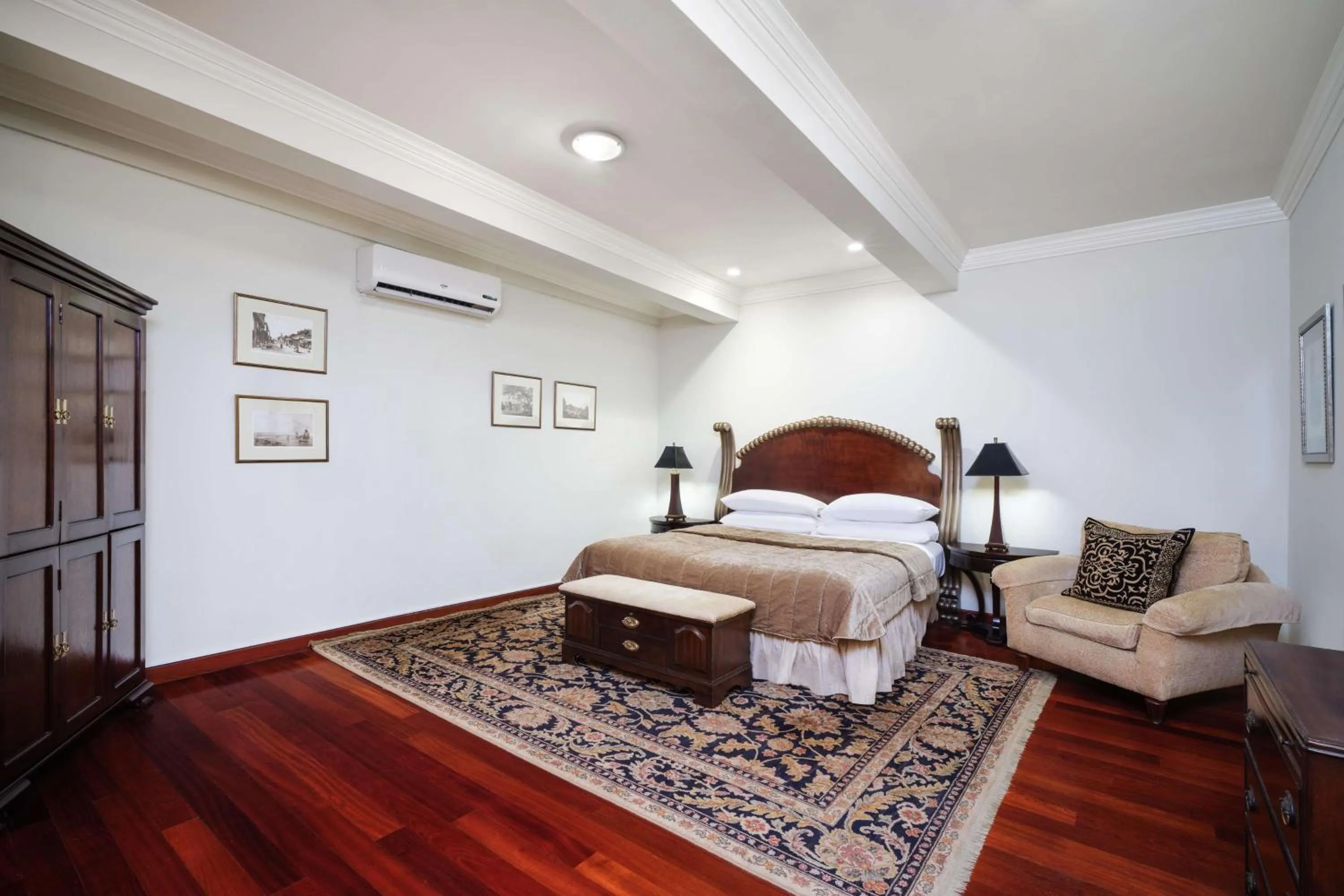 Photo of the whole room, Bed in Terra Nova, BW Premier Collection