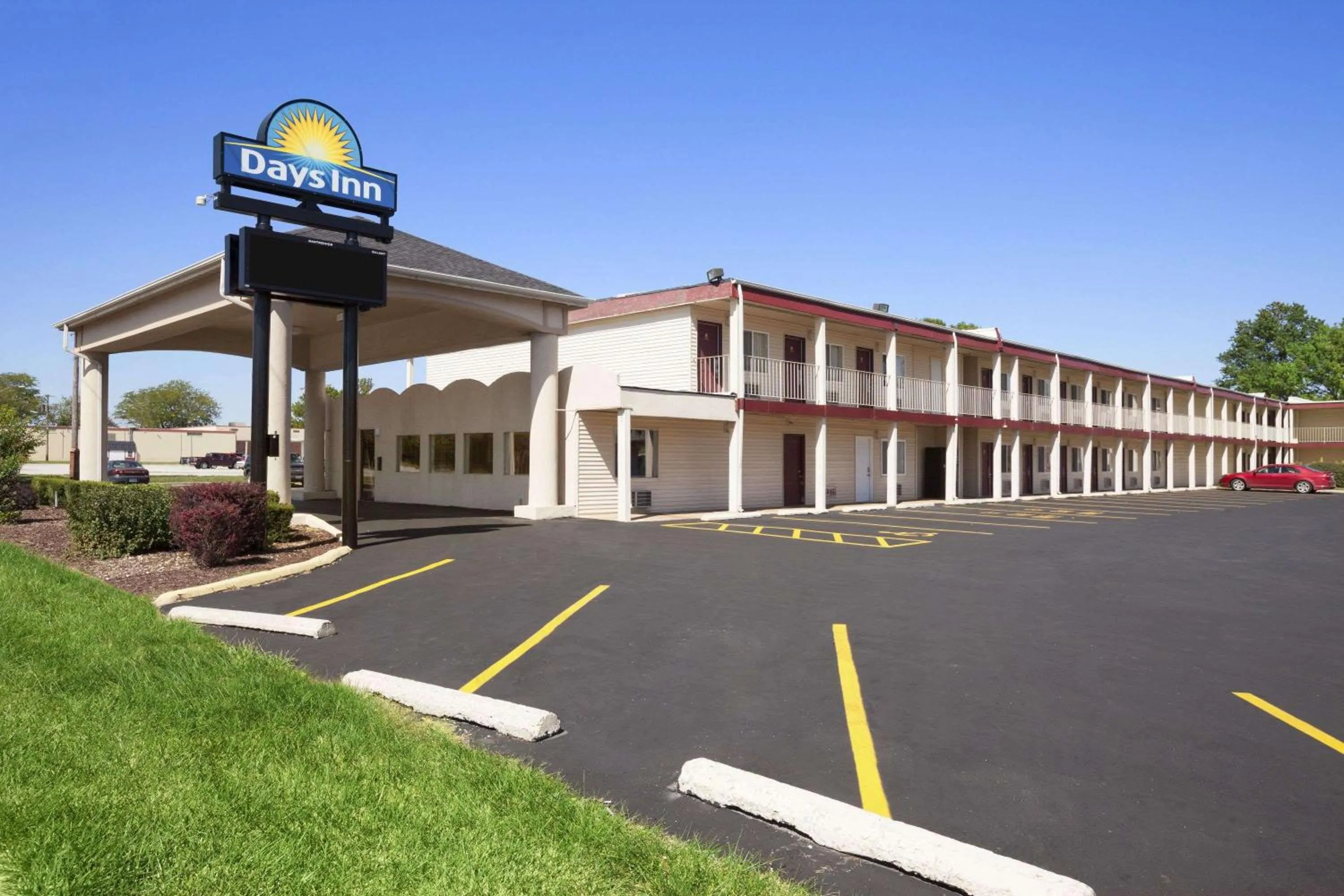 Property building in Days Inn by Wyndham Champaign/Urbana