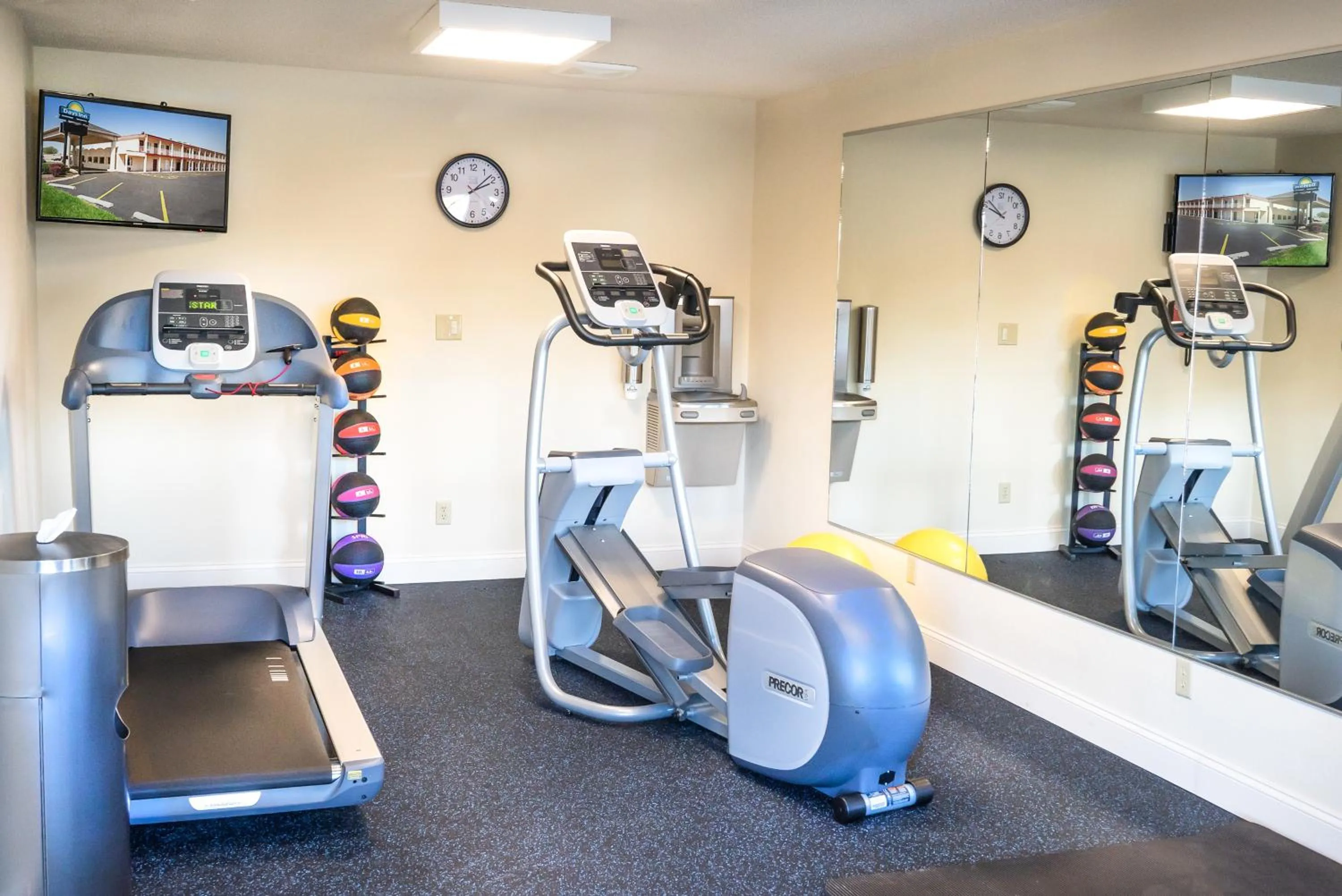 Fitness centre/facilities in Days Inn by Wyndham Champaign/Urbana