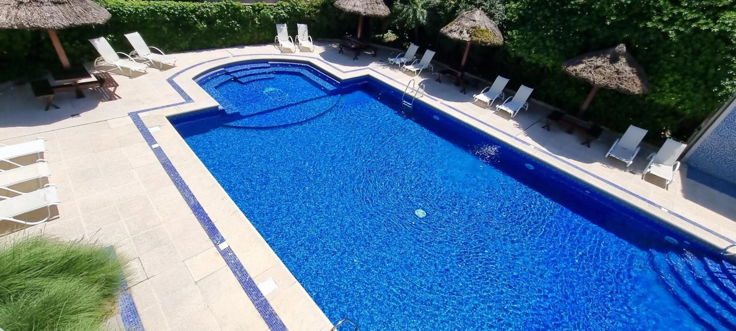 Pool view in Hotel Italiano