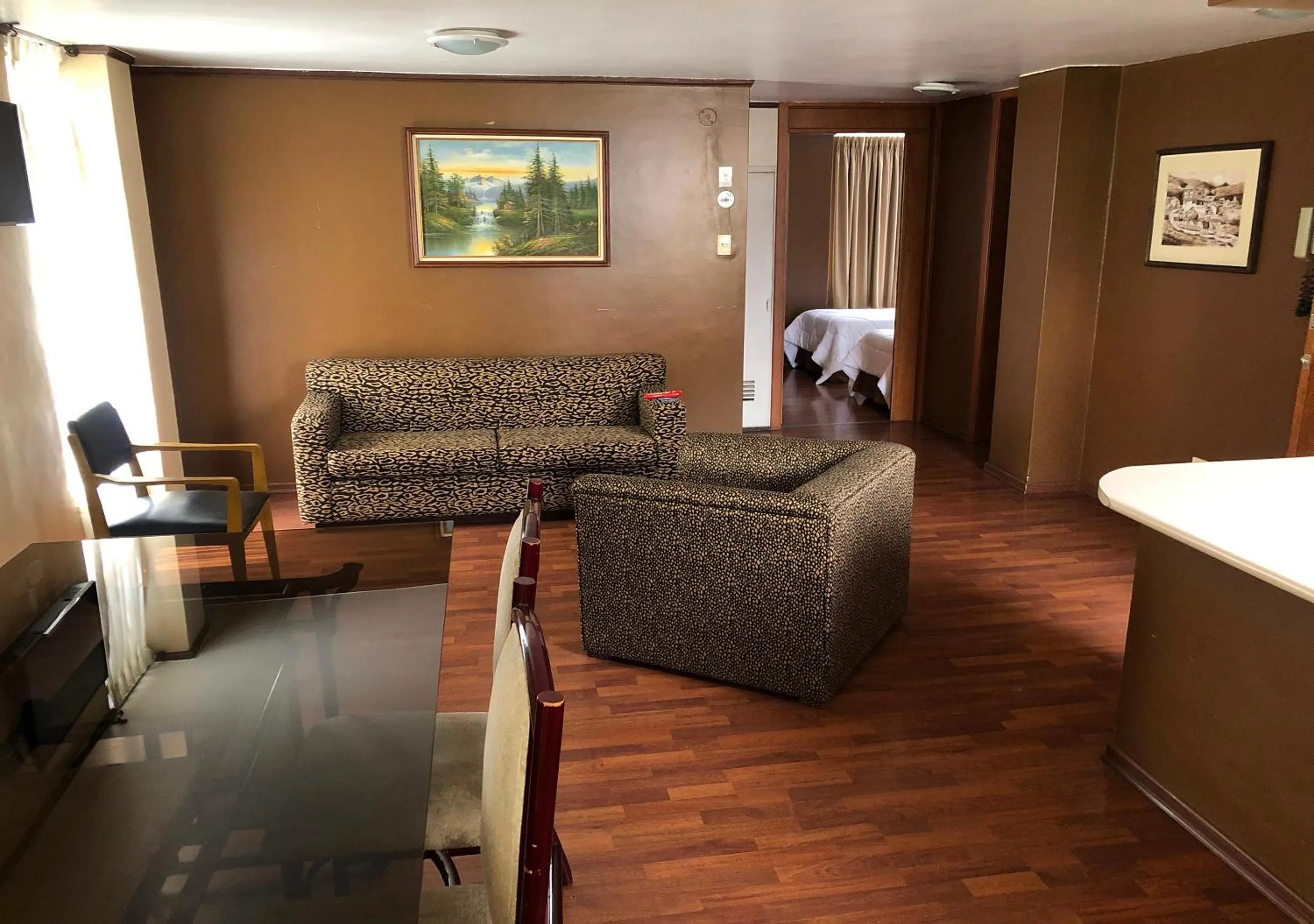 Seating area in Filatelia Suites & Travel