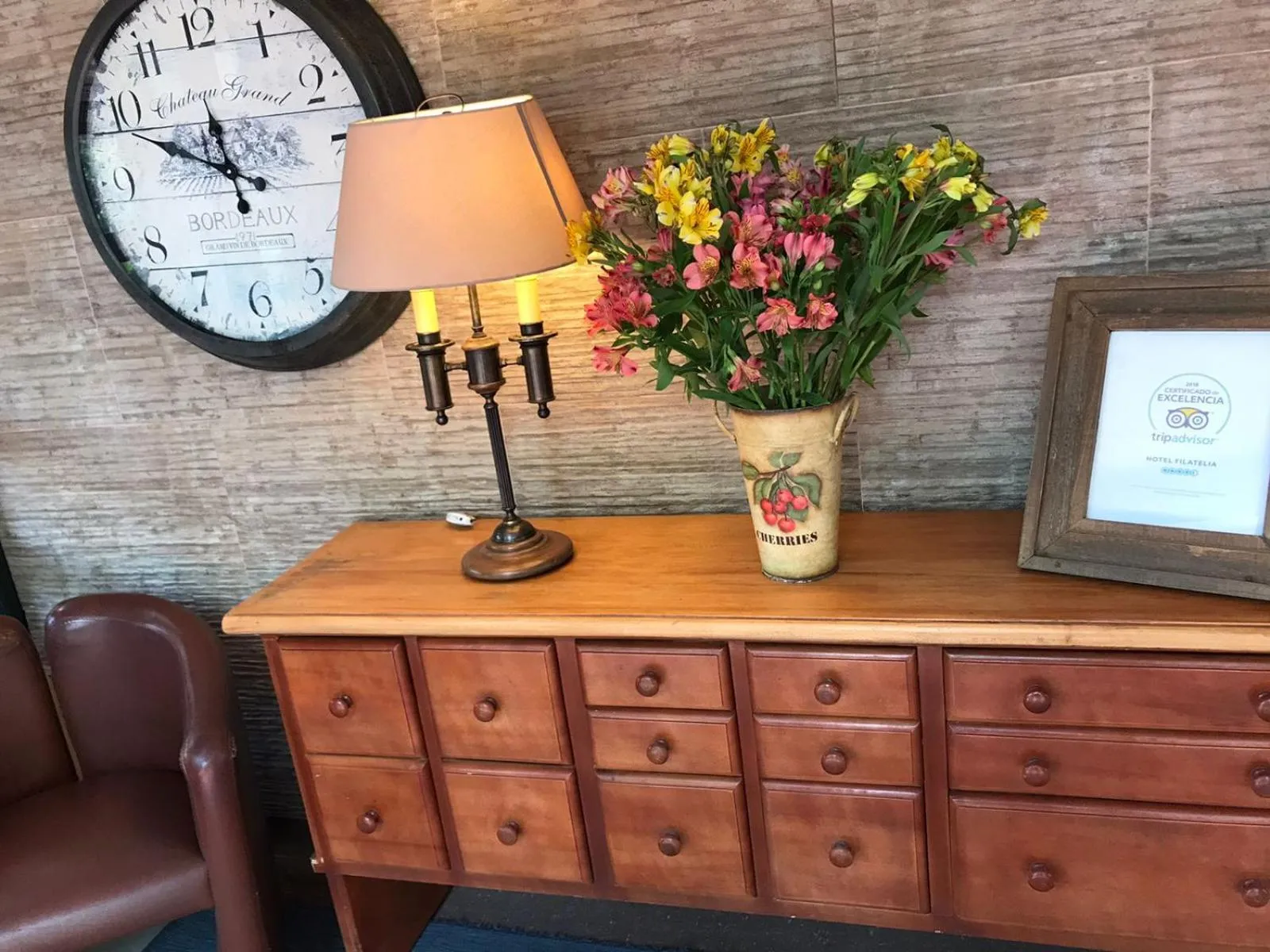 Lobby or reception in Filatelia Suites & Travel