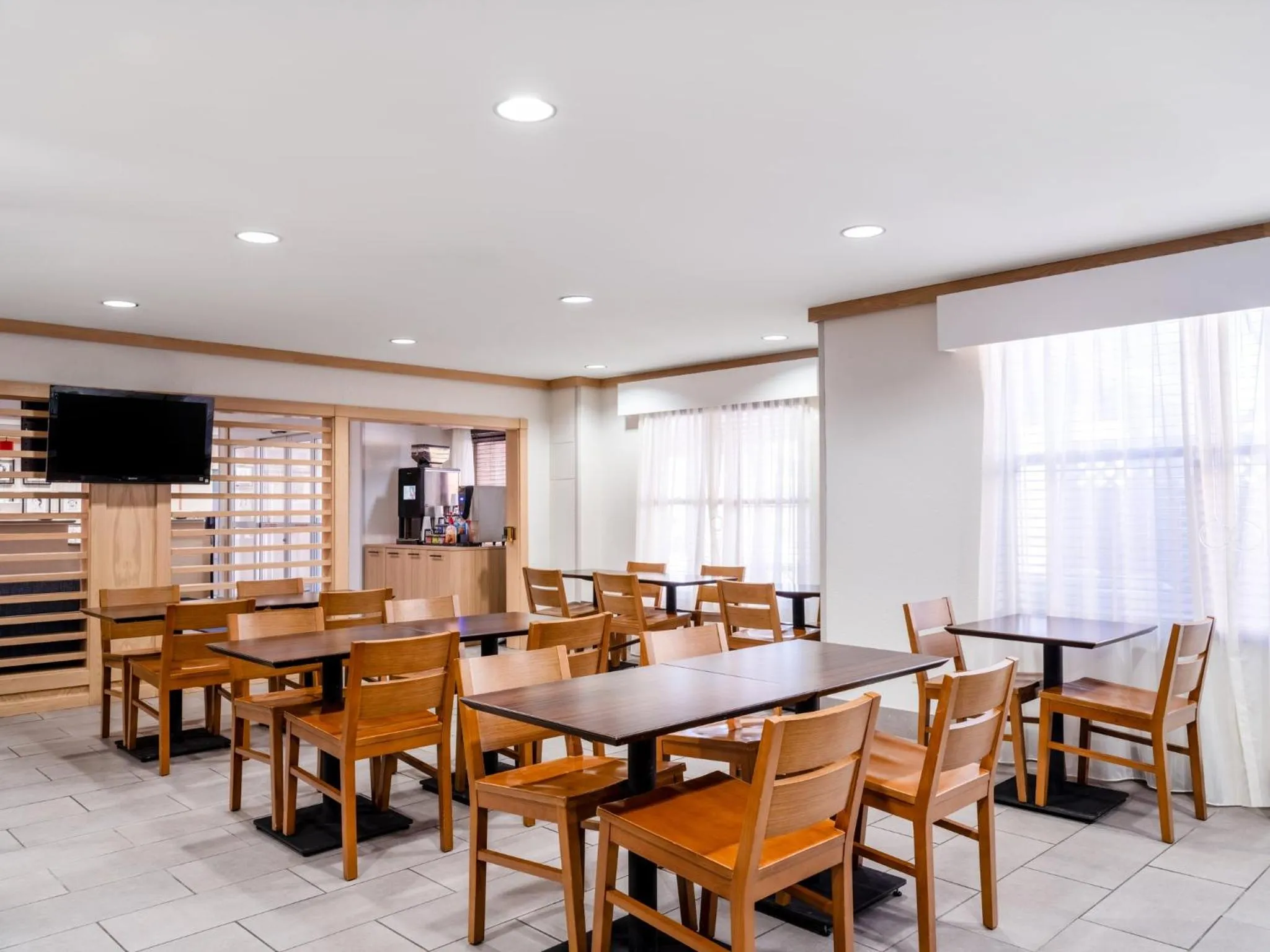 Breakfast in Garner Hotel Gillette South by IHG