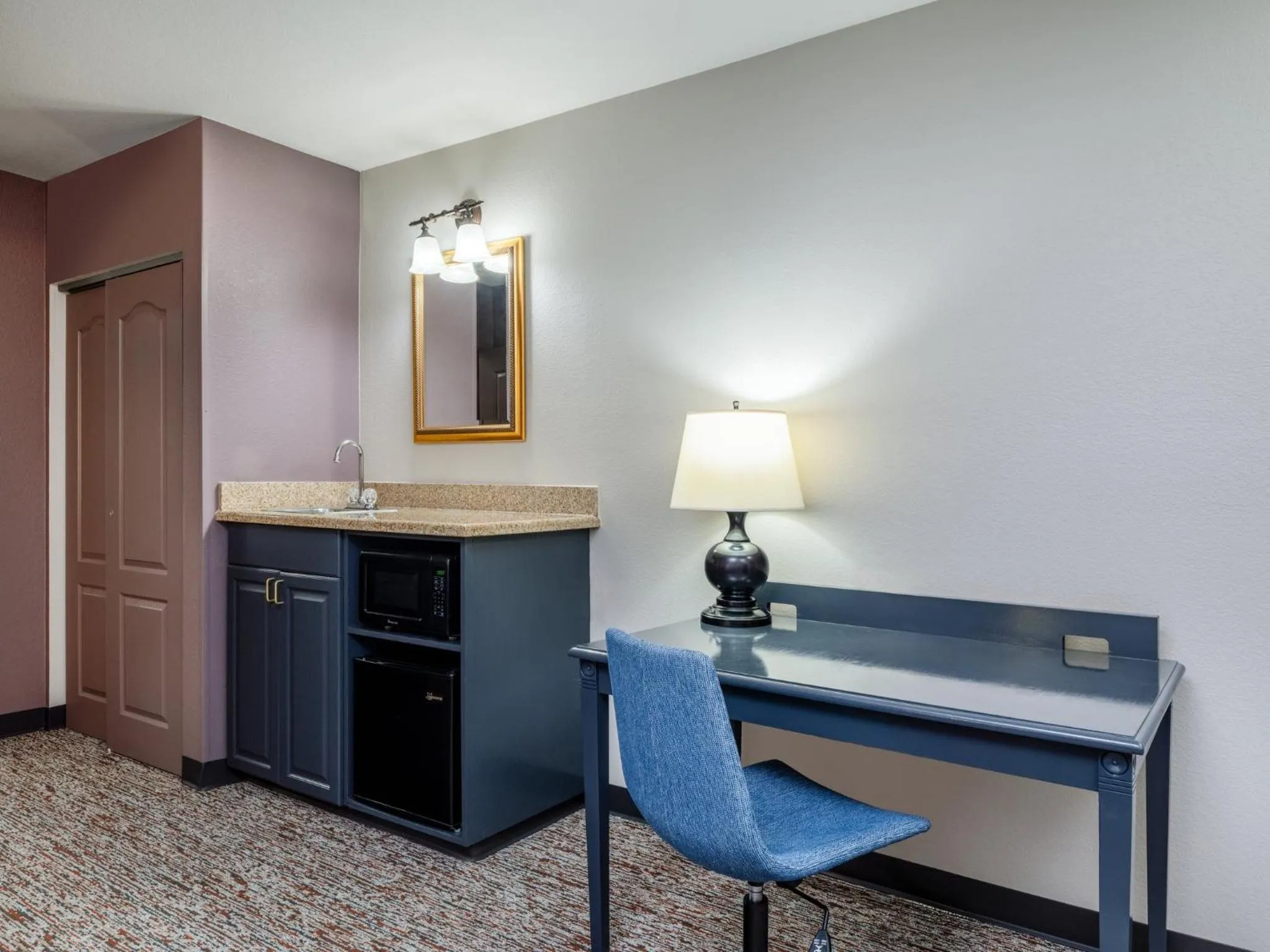 Photo of the whole room in Garner Hotel Gillette South by IHG