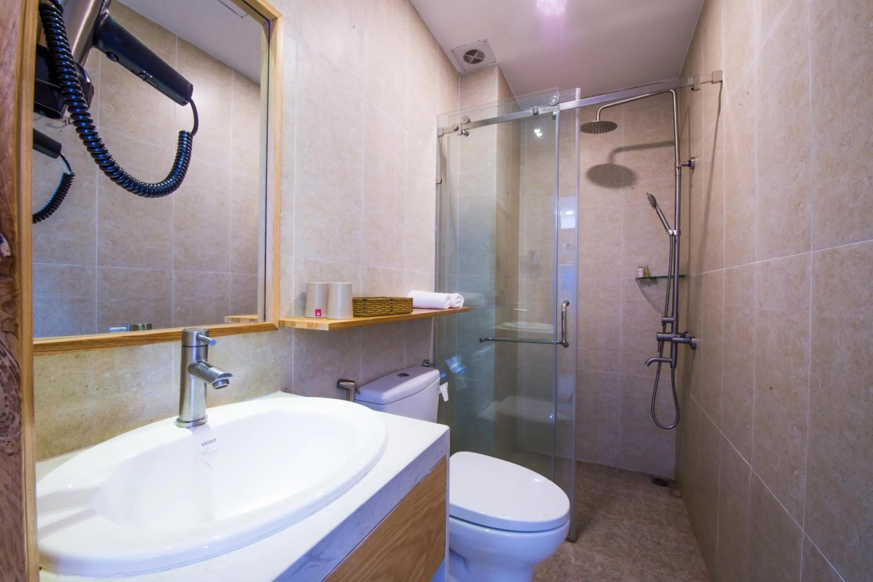 Toilet in Sincero Hotel & Apartment