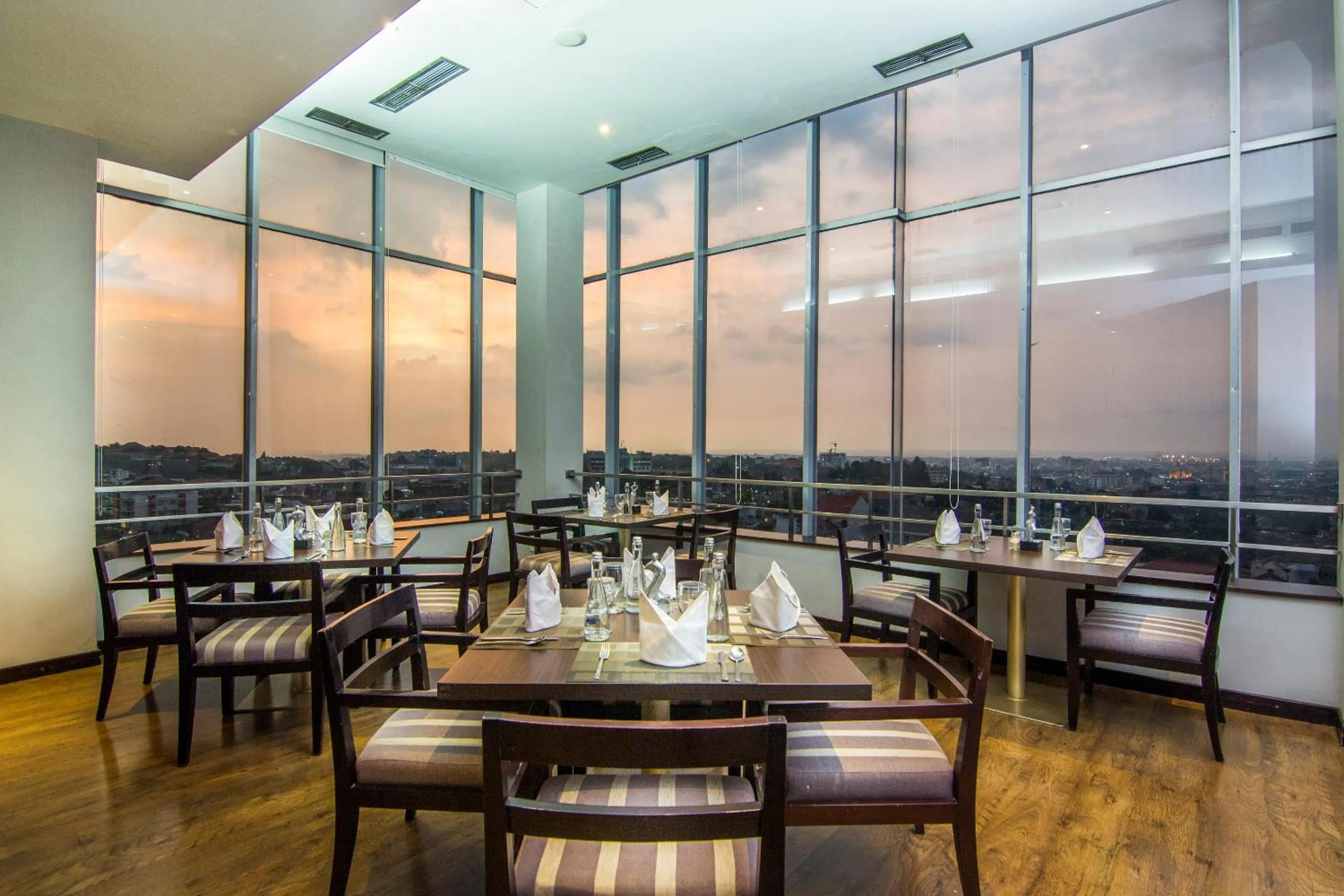 Restaurant/places to eat in Grand Candi Hotel