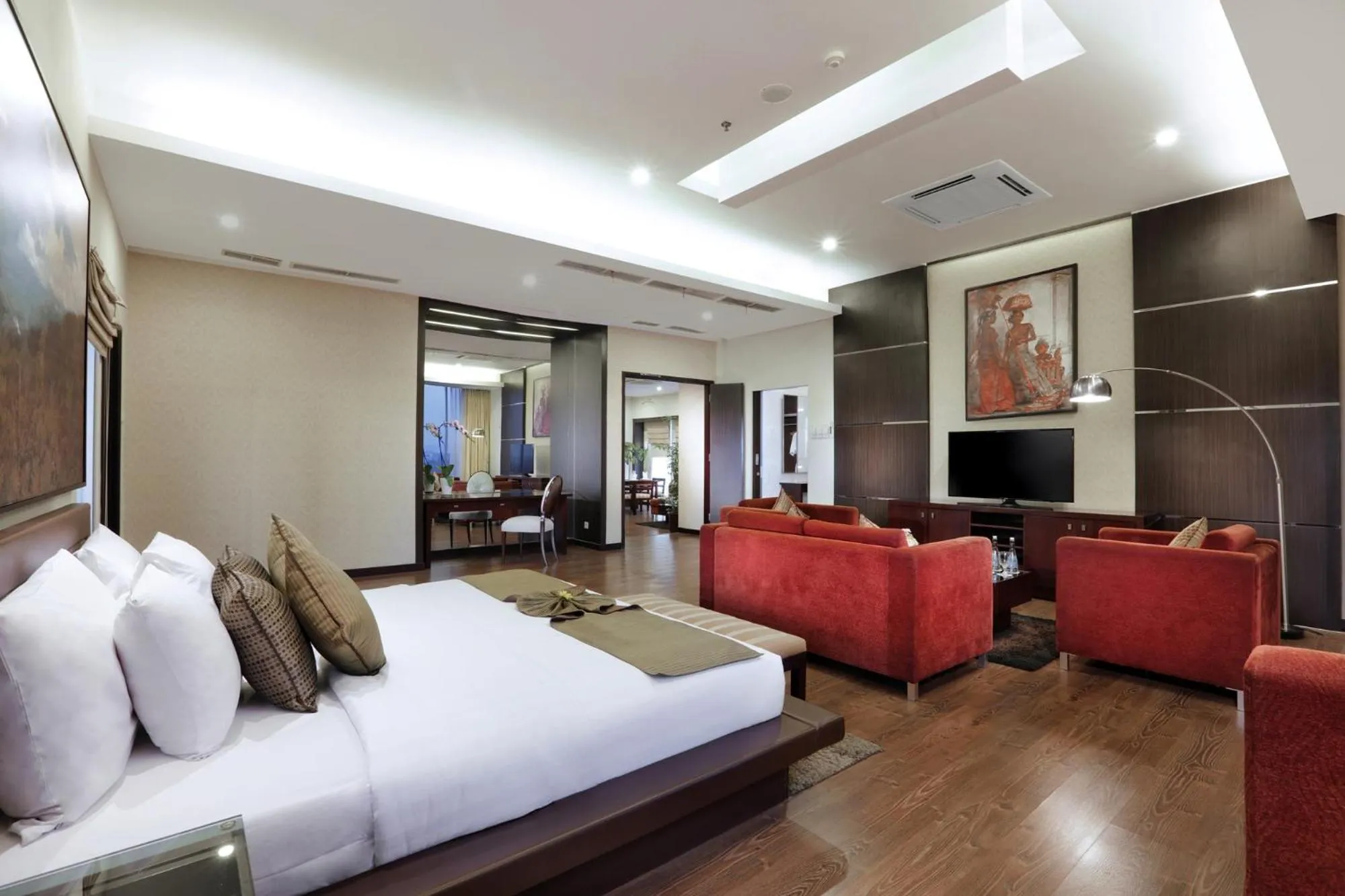 Bedroom, Bed in Grand Candi Hotel
