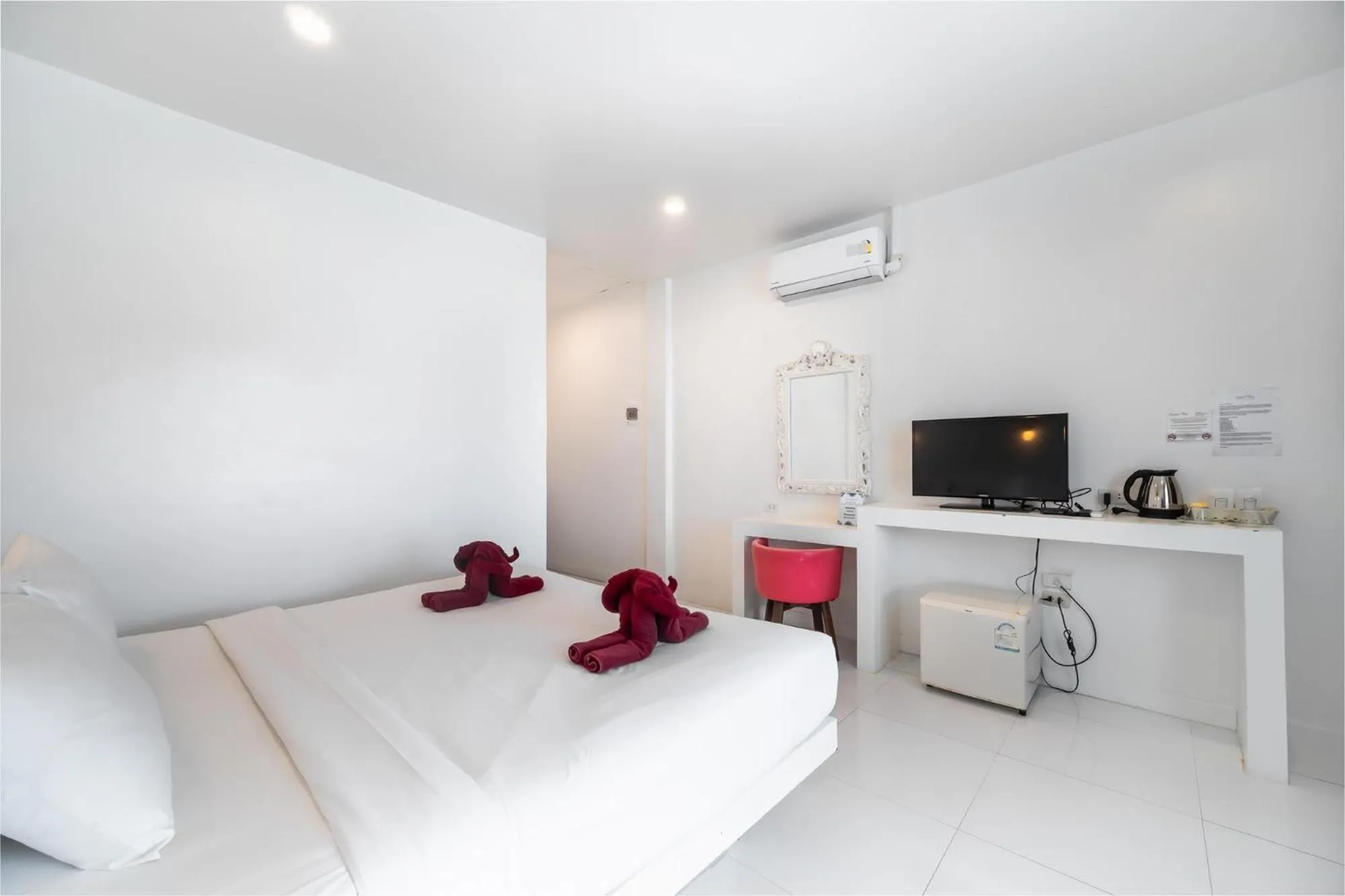 TV and multimedia, Bed in Crystal Bay Beach Resort